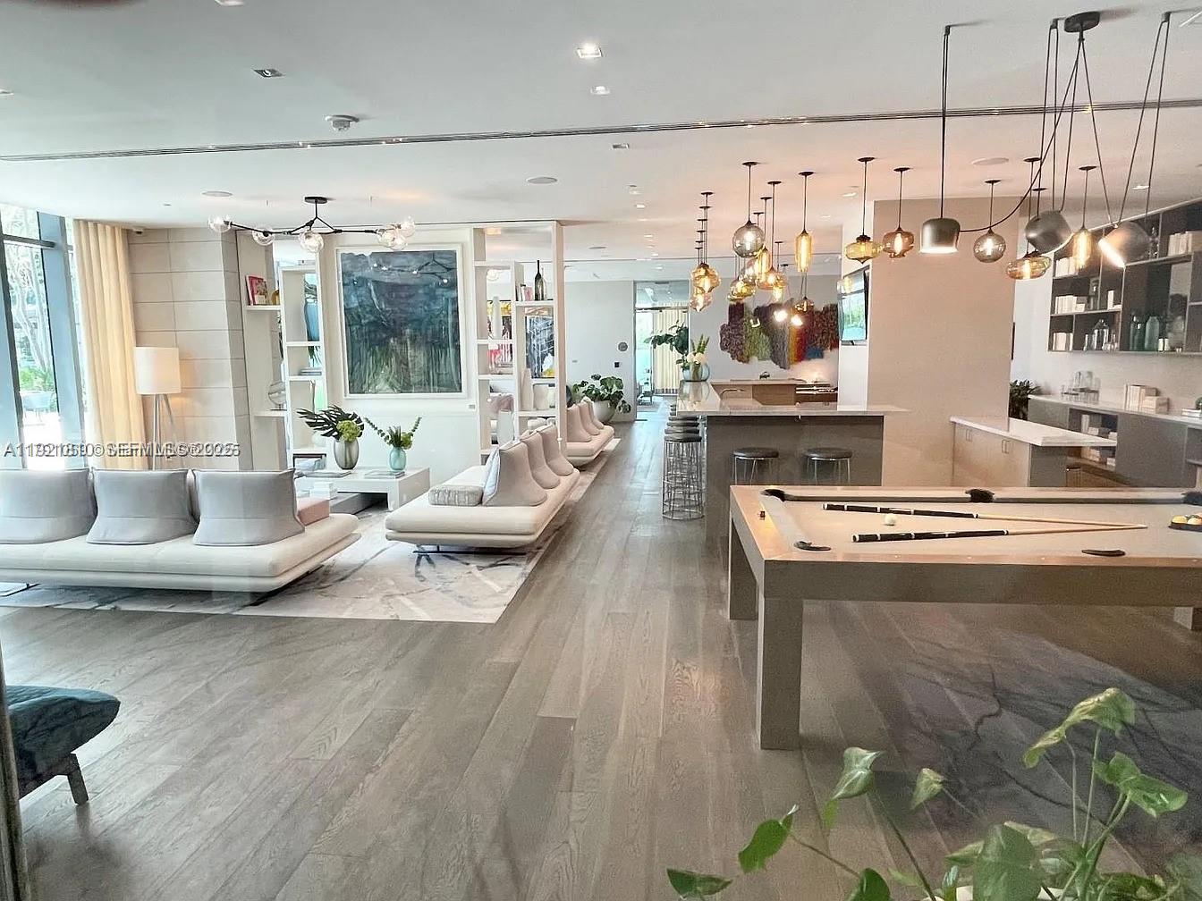 650 NE 32nd St #3808 Miami, FL 33137