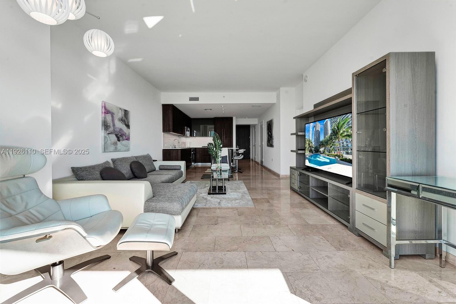 88 SW 7th St #2106 Miami, FL 33130