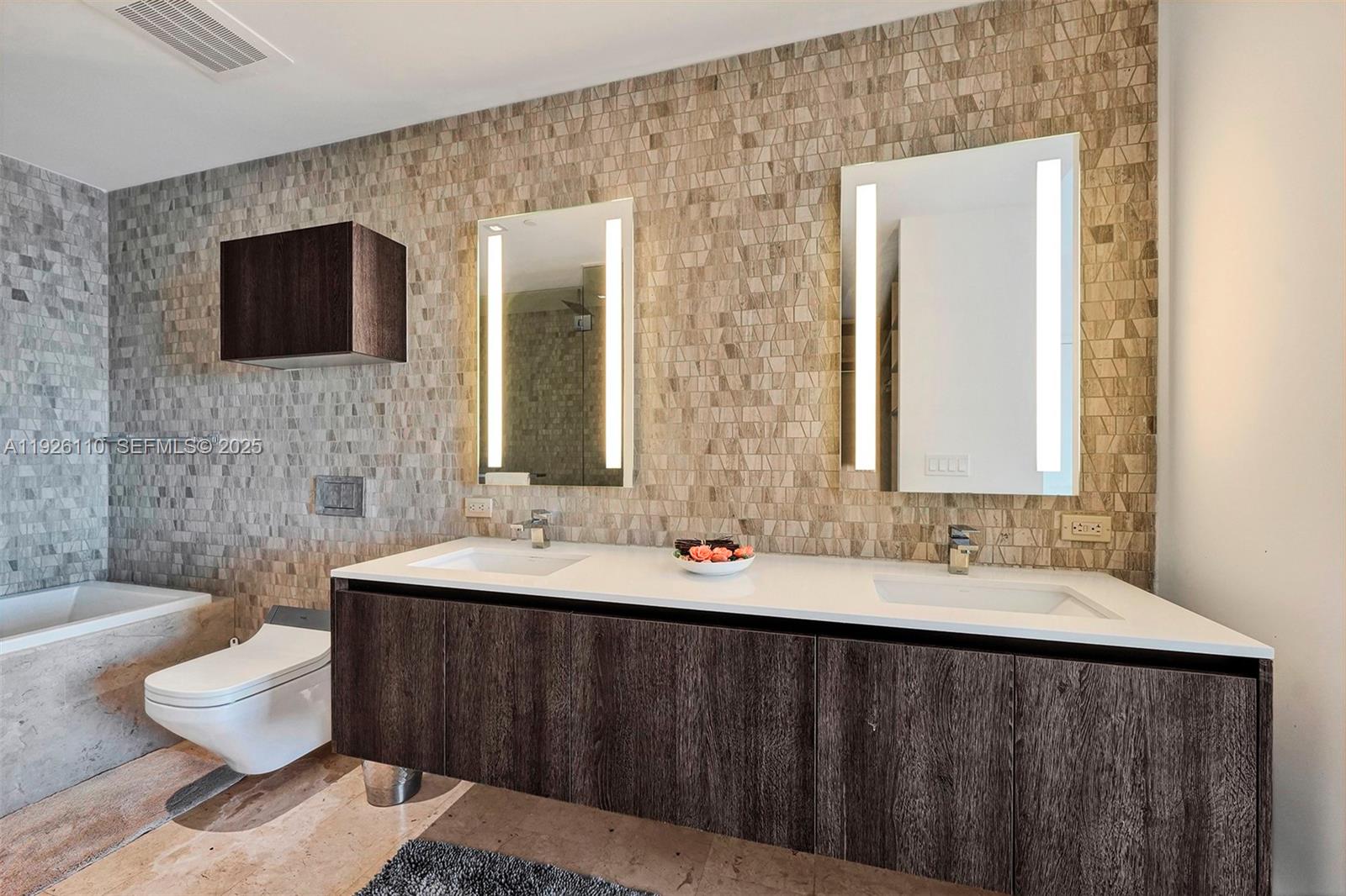 88 SW 7th St #2106 Miami, FL 33130