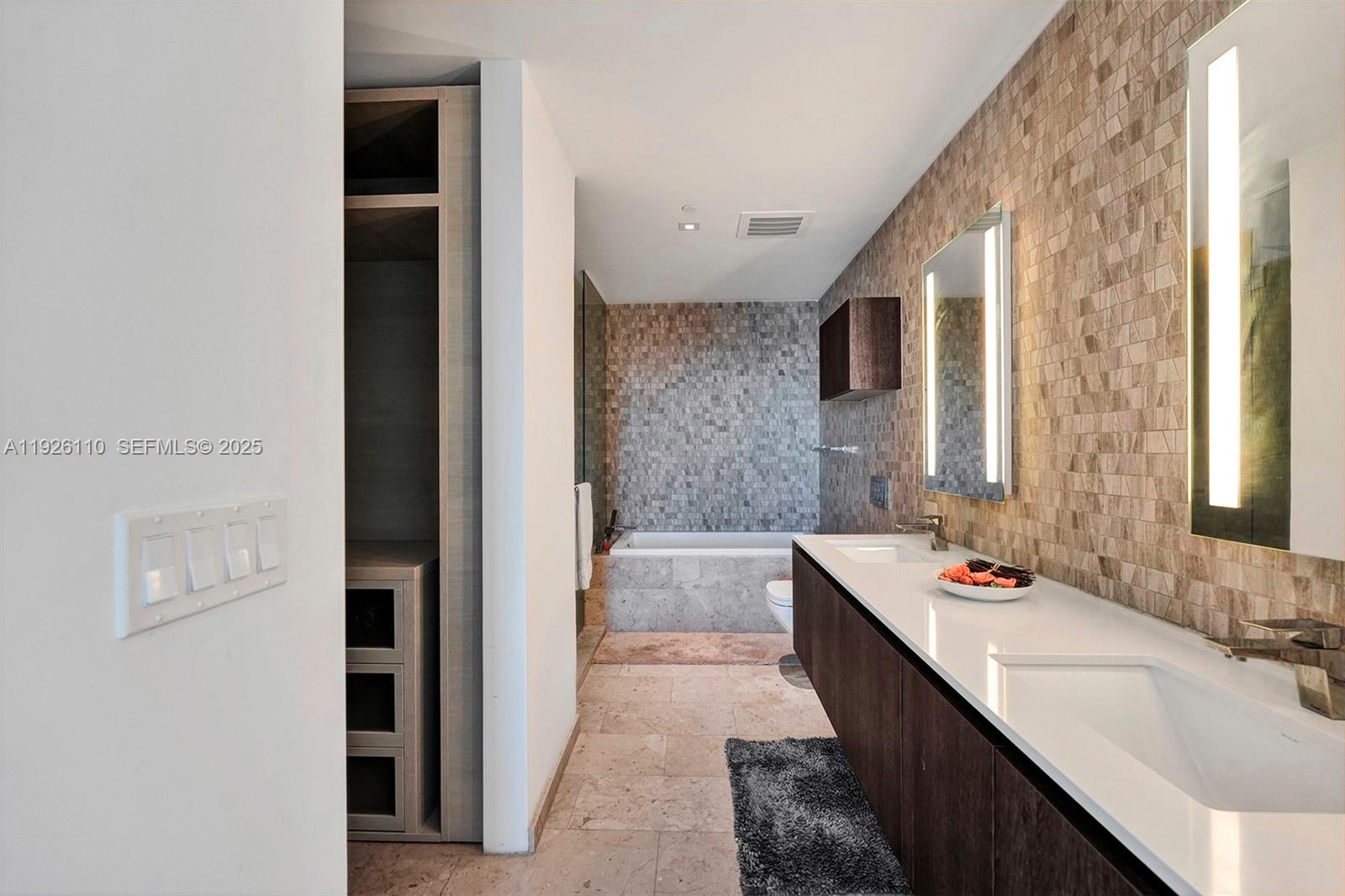 88 SW 7th St #2106 Miami, FL 33130