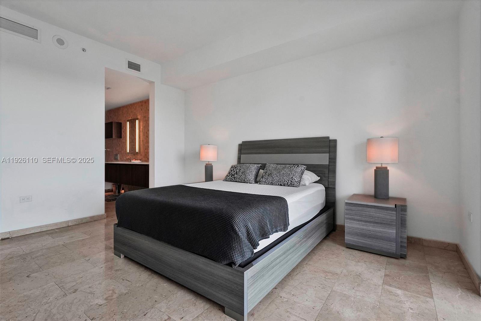 88 SW 7th St #2106 Miami, FL 33130