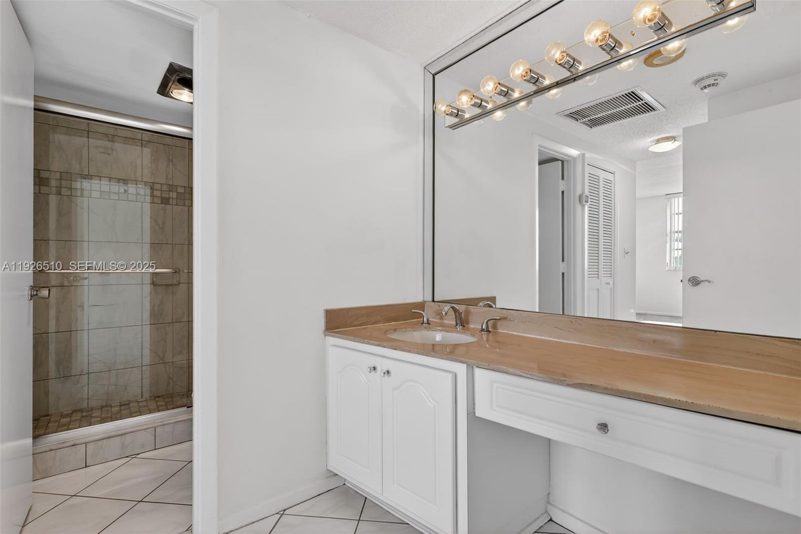 300 Bayview Dr #202 Sunny Isles Beach, FL 33160