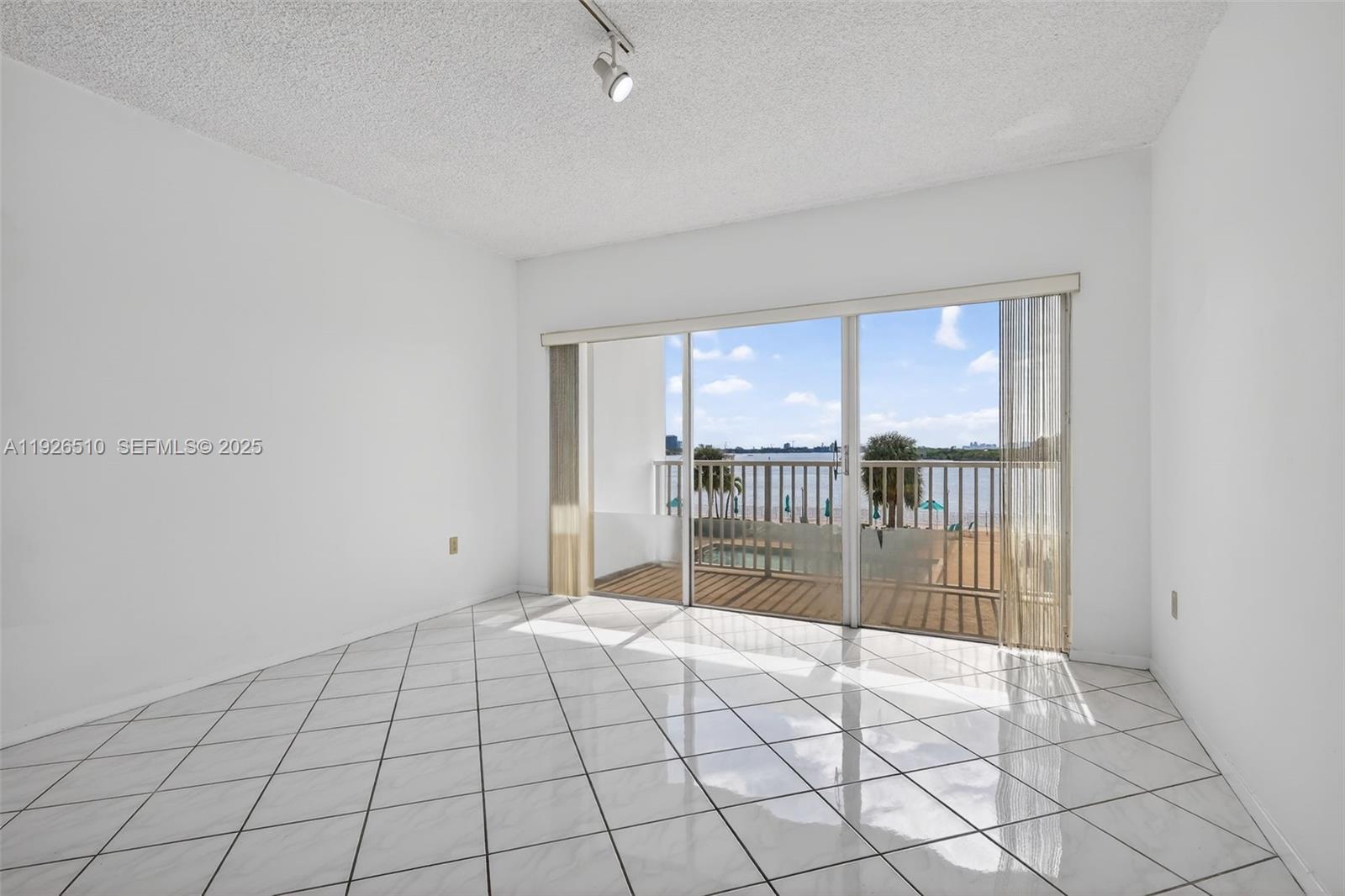 300 Bayview Dr #202 Sunny Isles Beach, FL 33160
