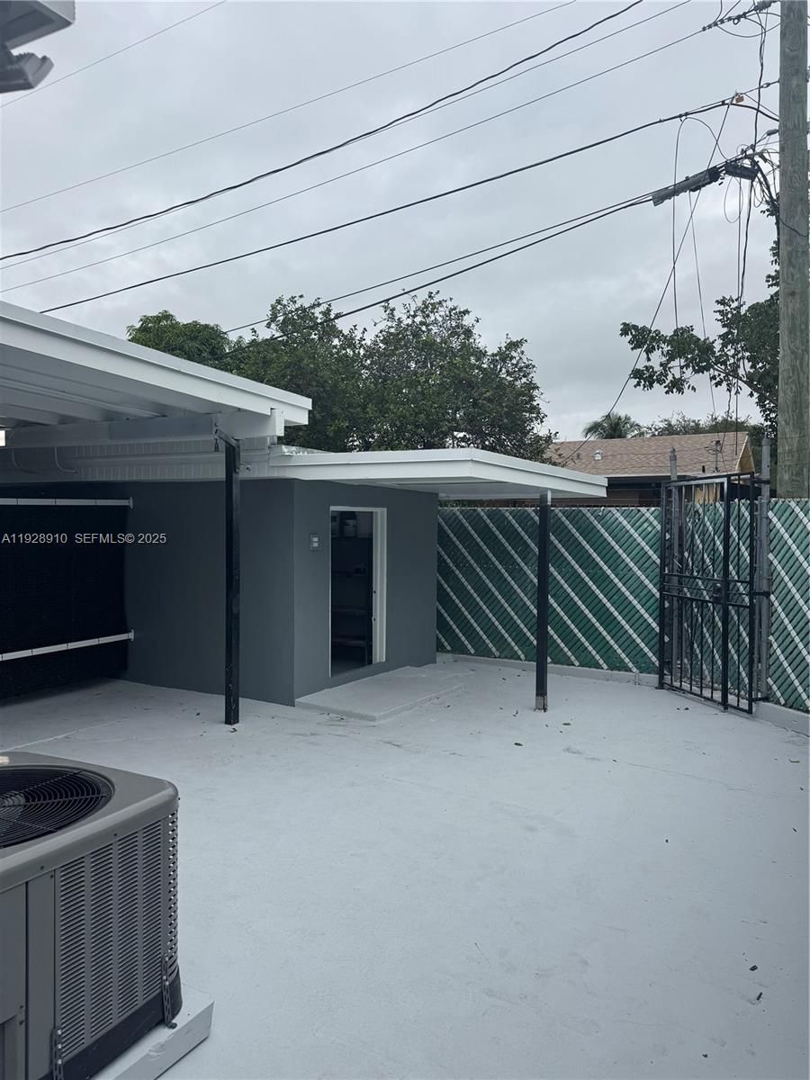 881 Hialeah Dr #2 Hialeah, FL 33010