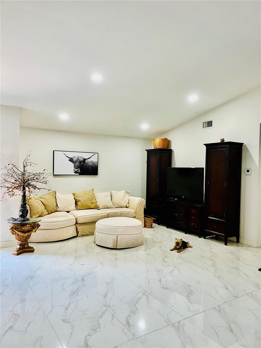 6201 Portsmouth Ln Davie, FL 33331