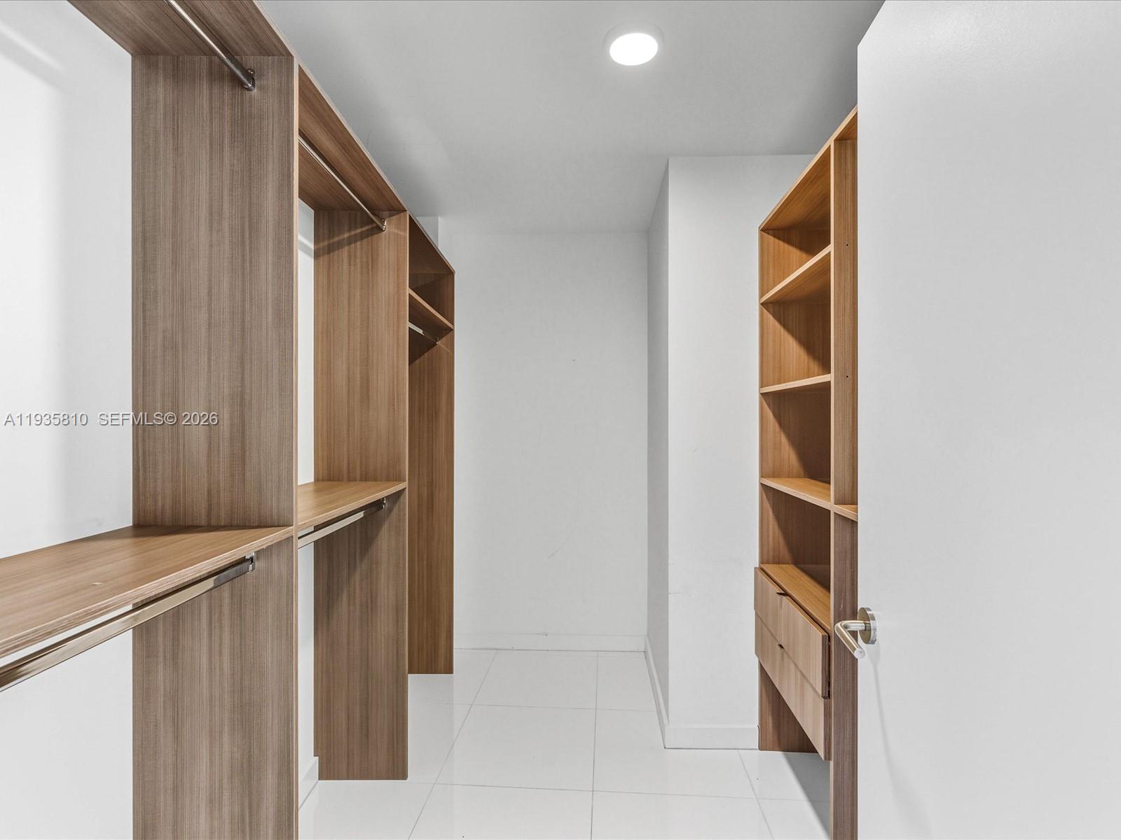 image Paramount Miami World Cen29