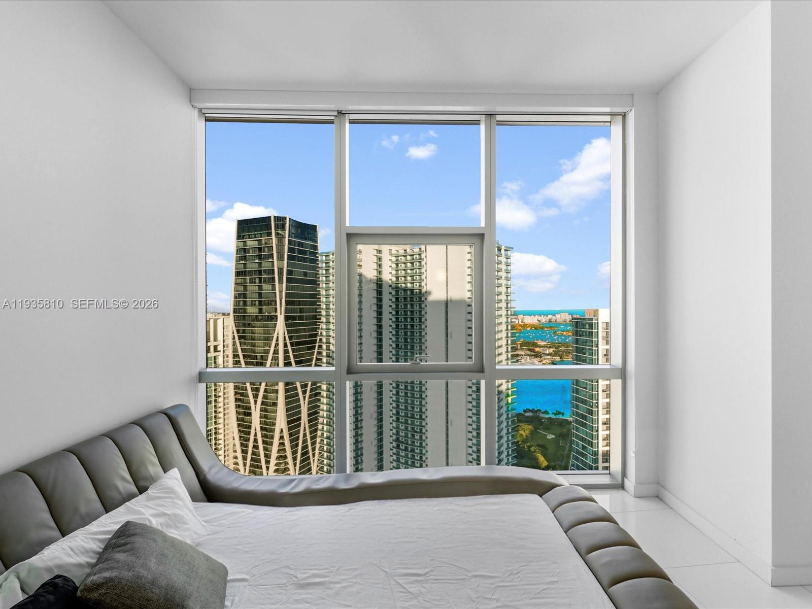 image Paramount Miami World Cen30
