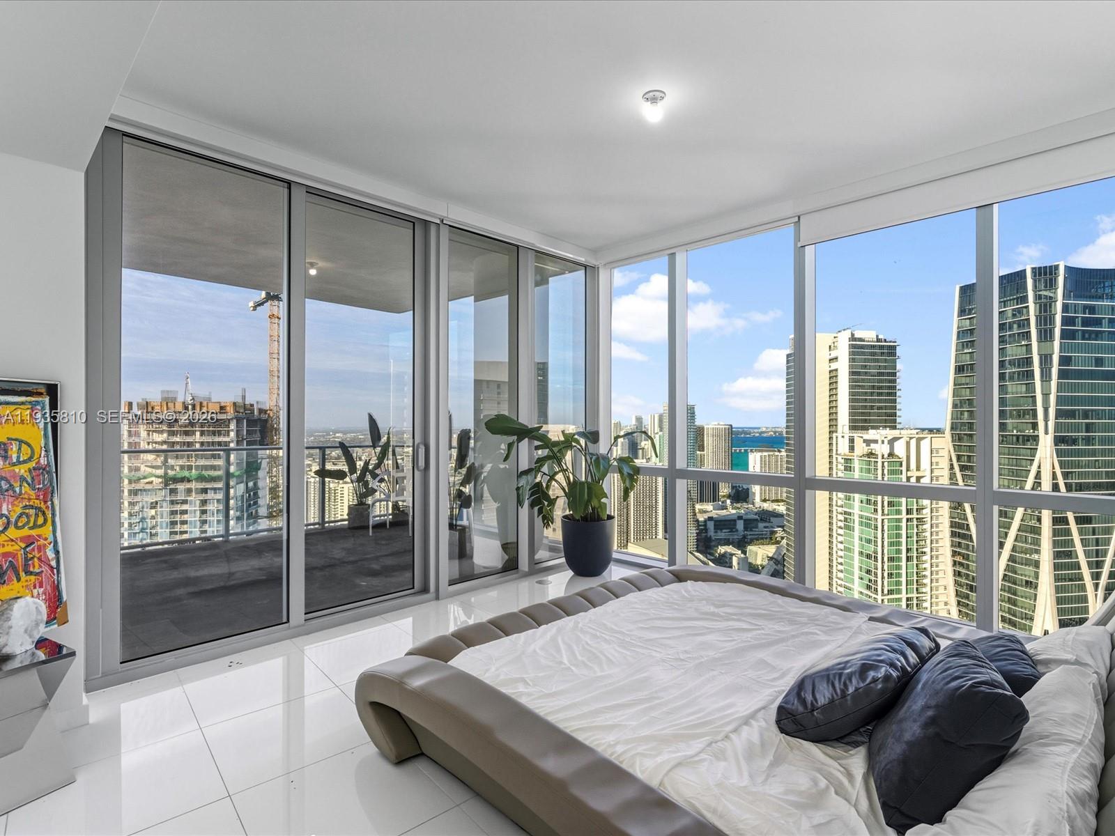 image Paramount Miami World Cen33