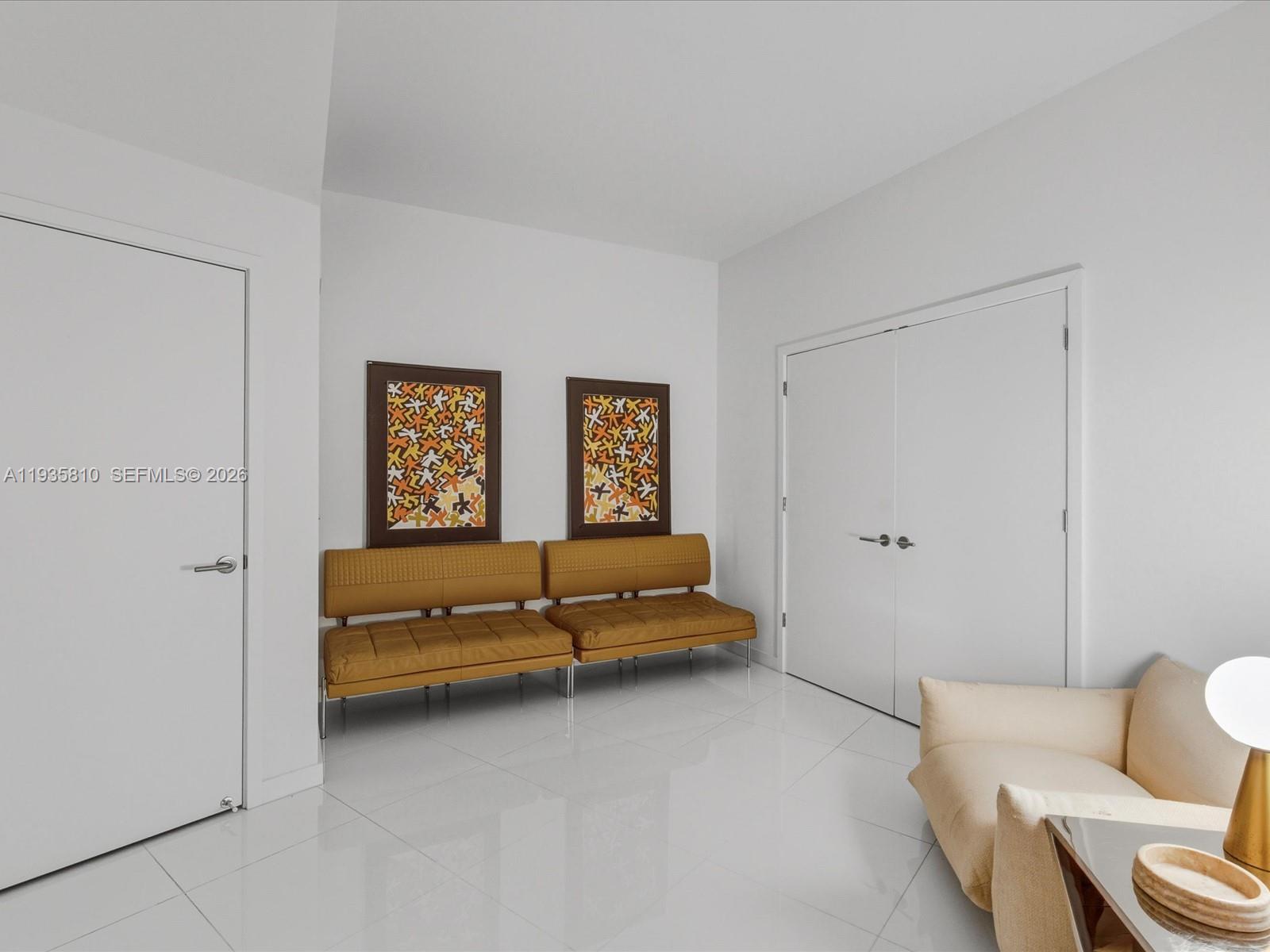 image Paramount Miami World Cen35