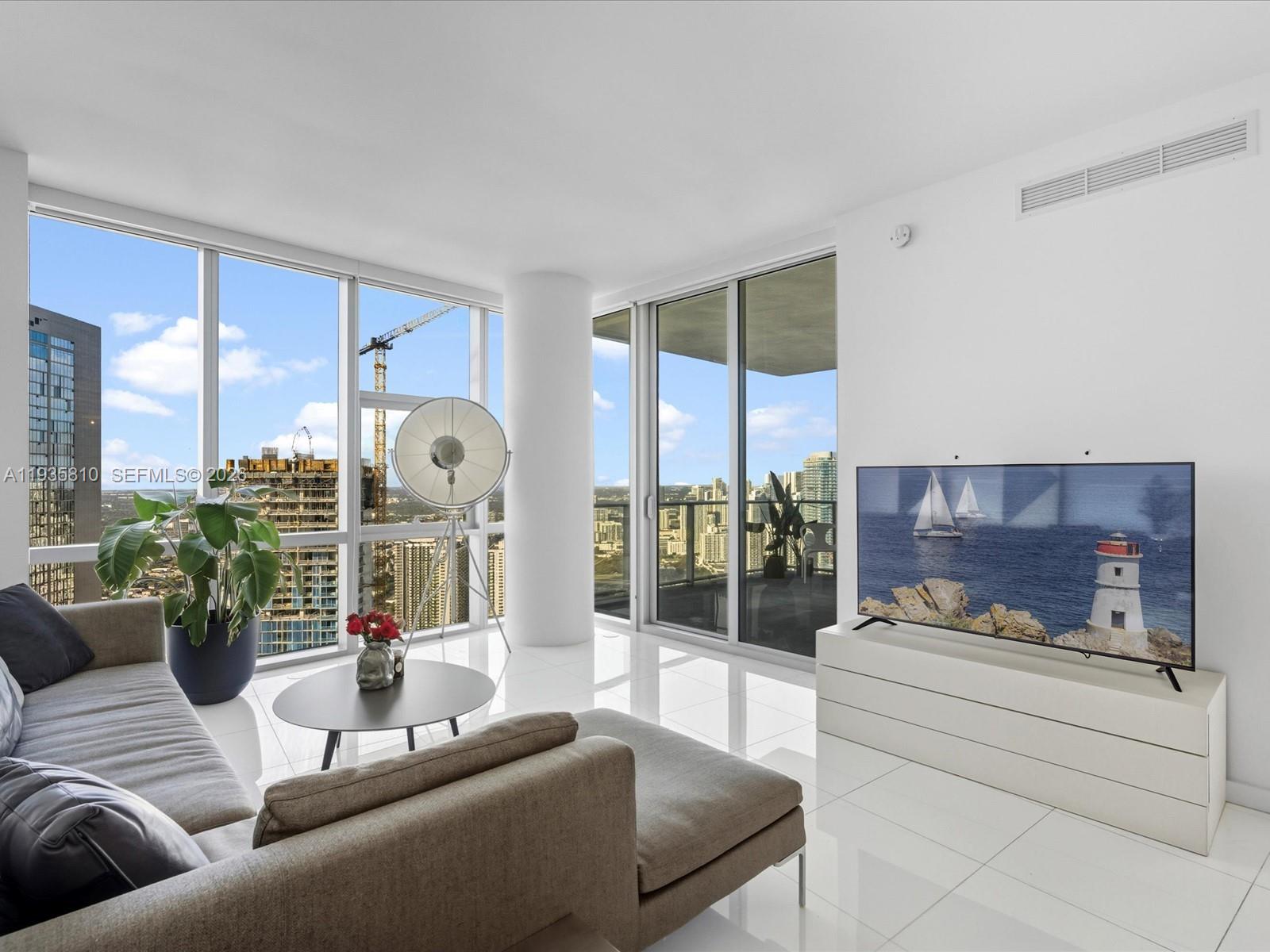 image Paramount Miami World Cen38