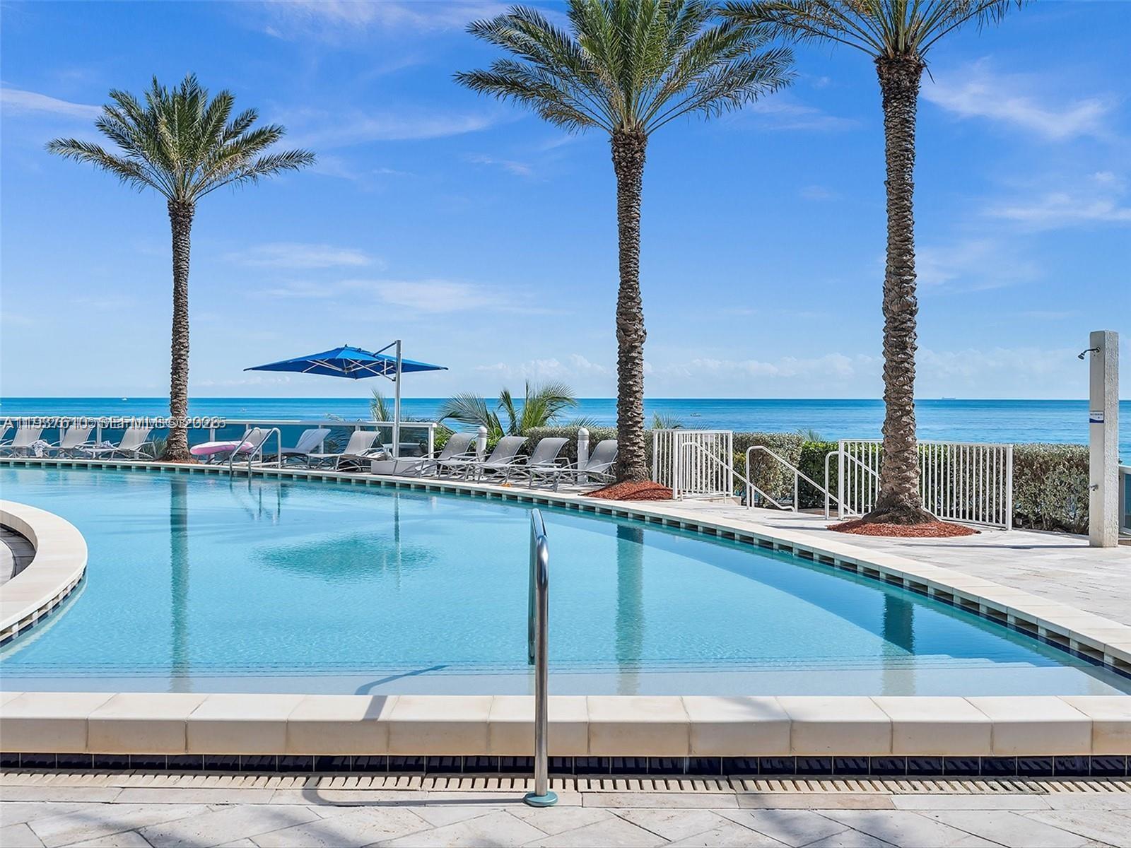 17201 Collins Ave #904