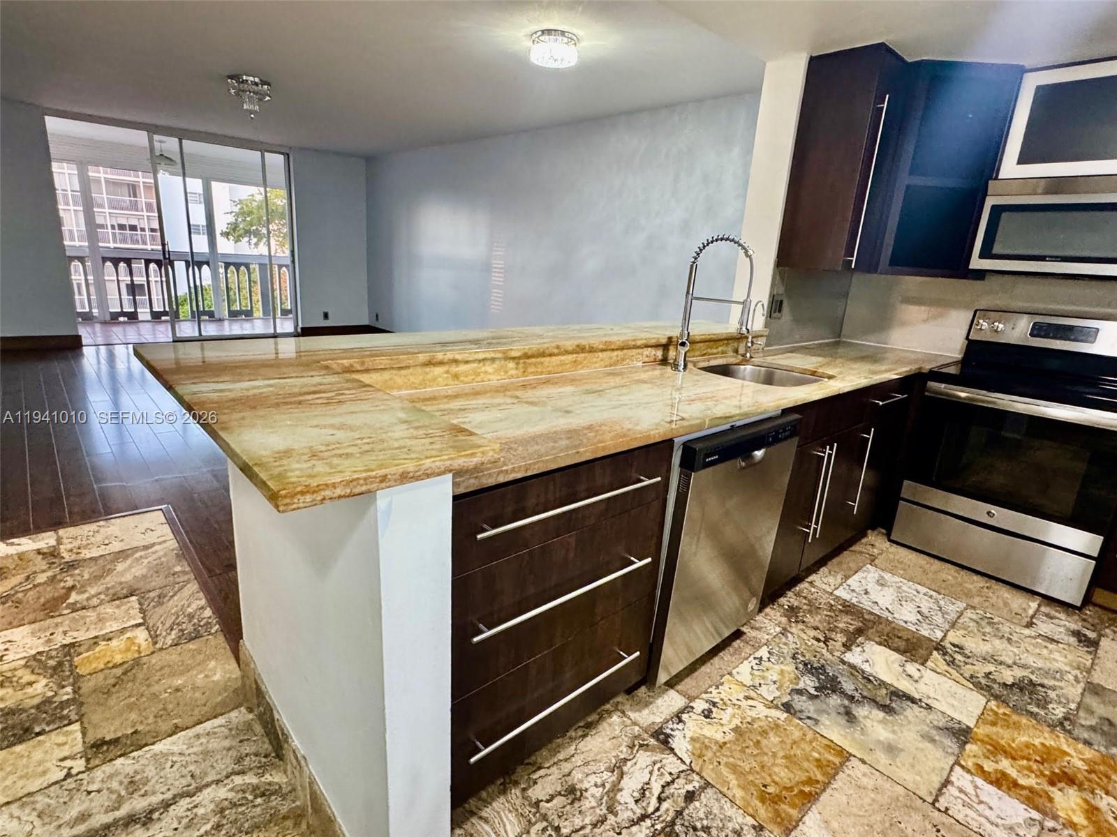 900 NE 12th Ave #501