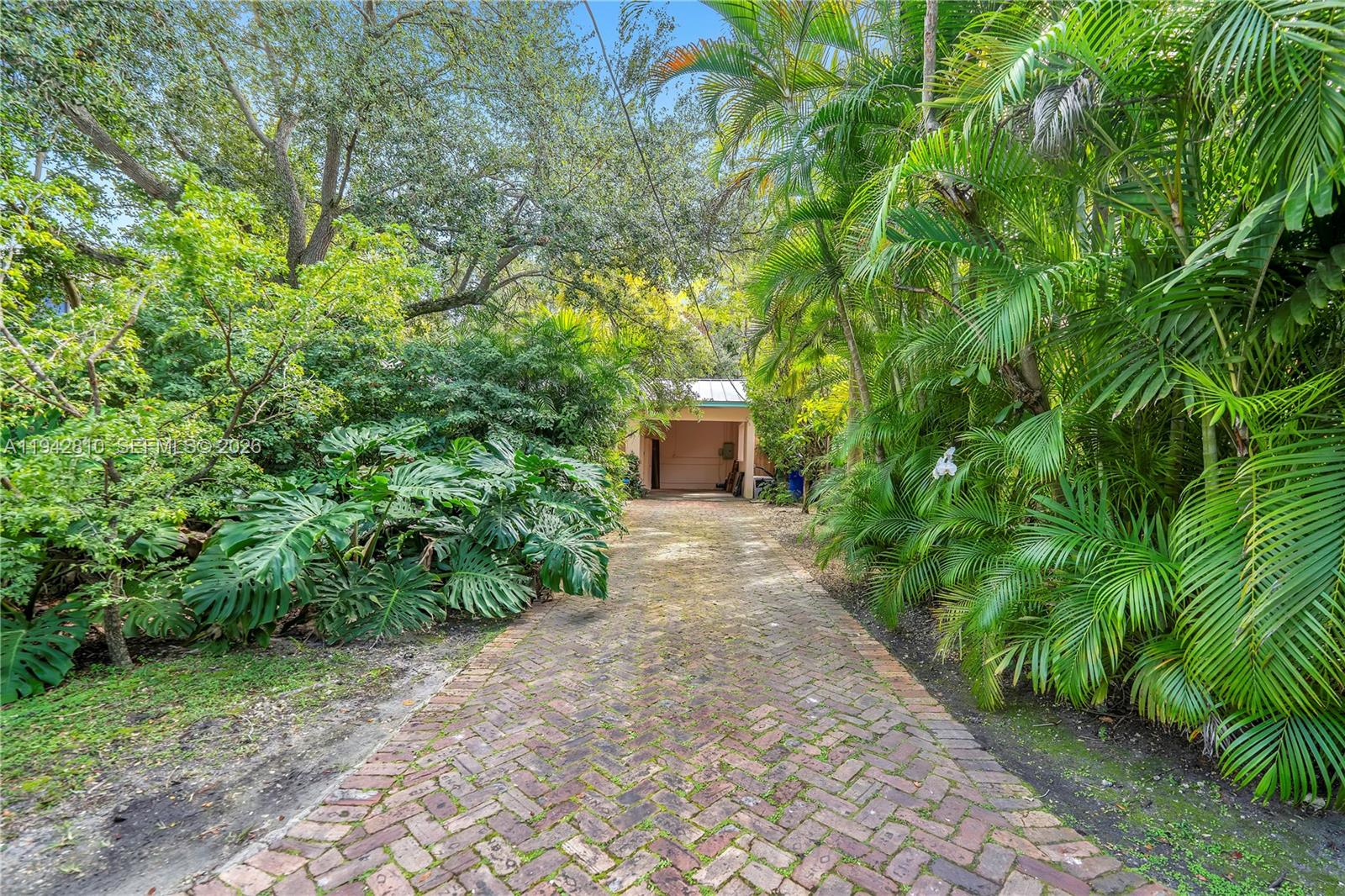 2496-2490 Abaco Ave Miami, FL 33133