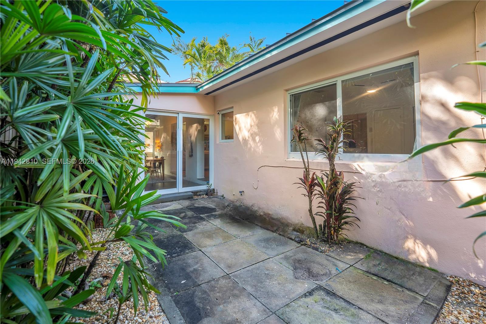 2496-2490 Abaco Ave Miami, FL 33133