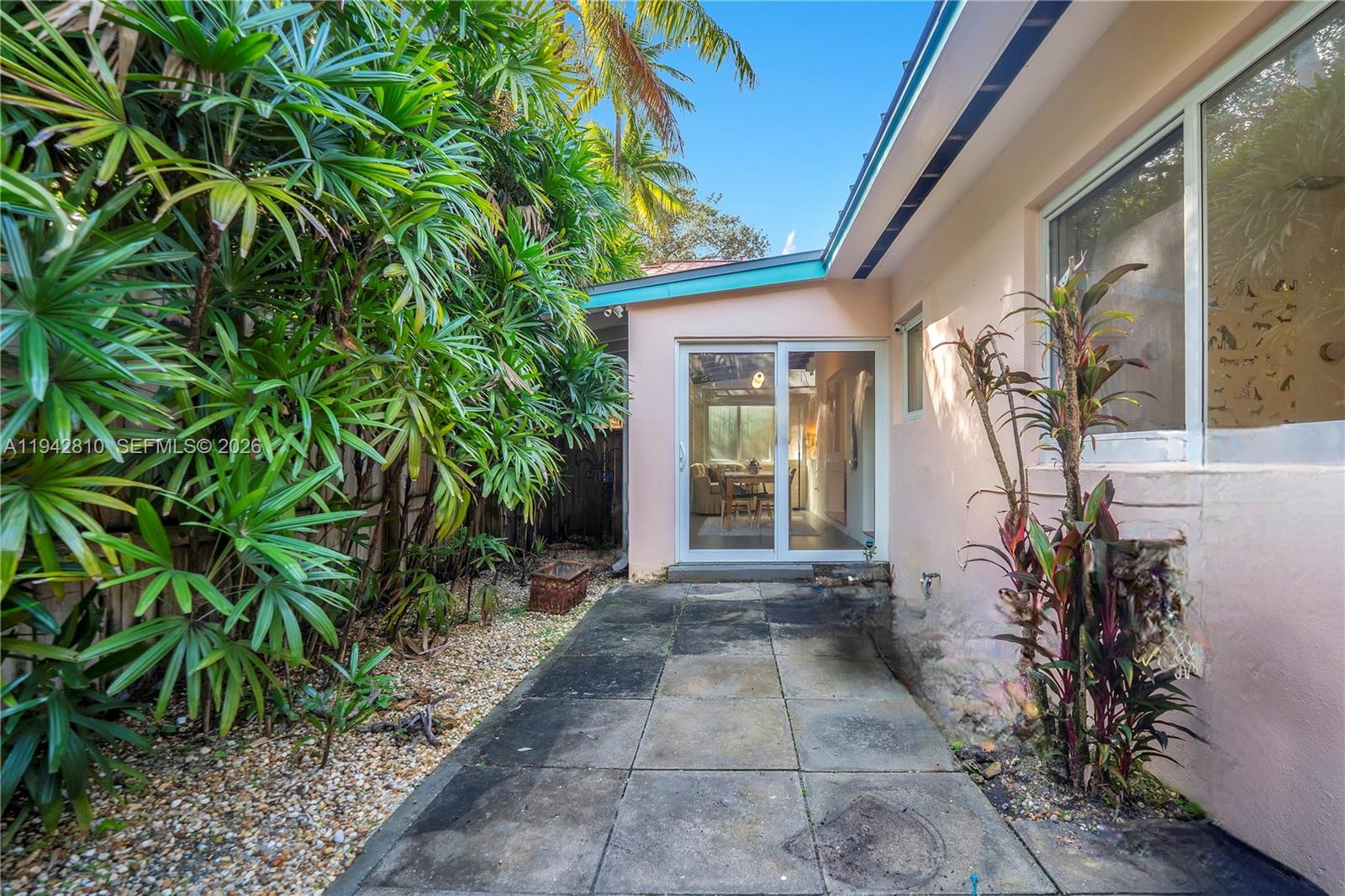 2496-2490 Abaco Ave Miami, FL 33133