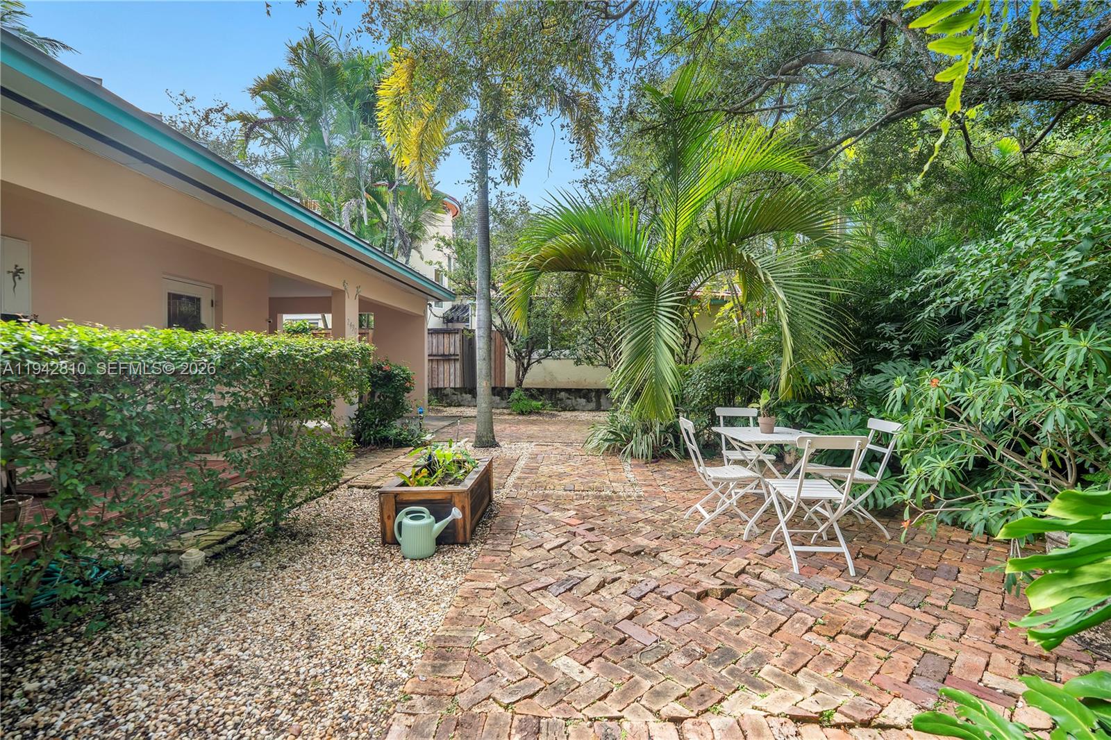 2496-2490 Abaco Ave Miami, FL 33133