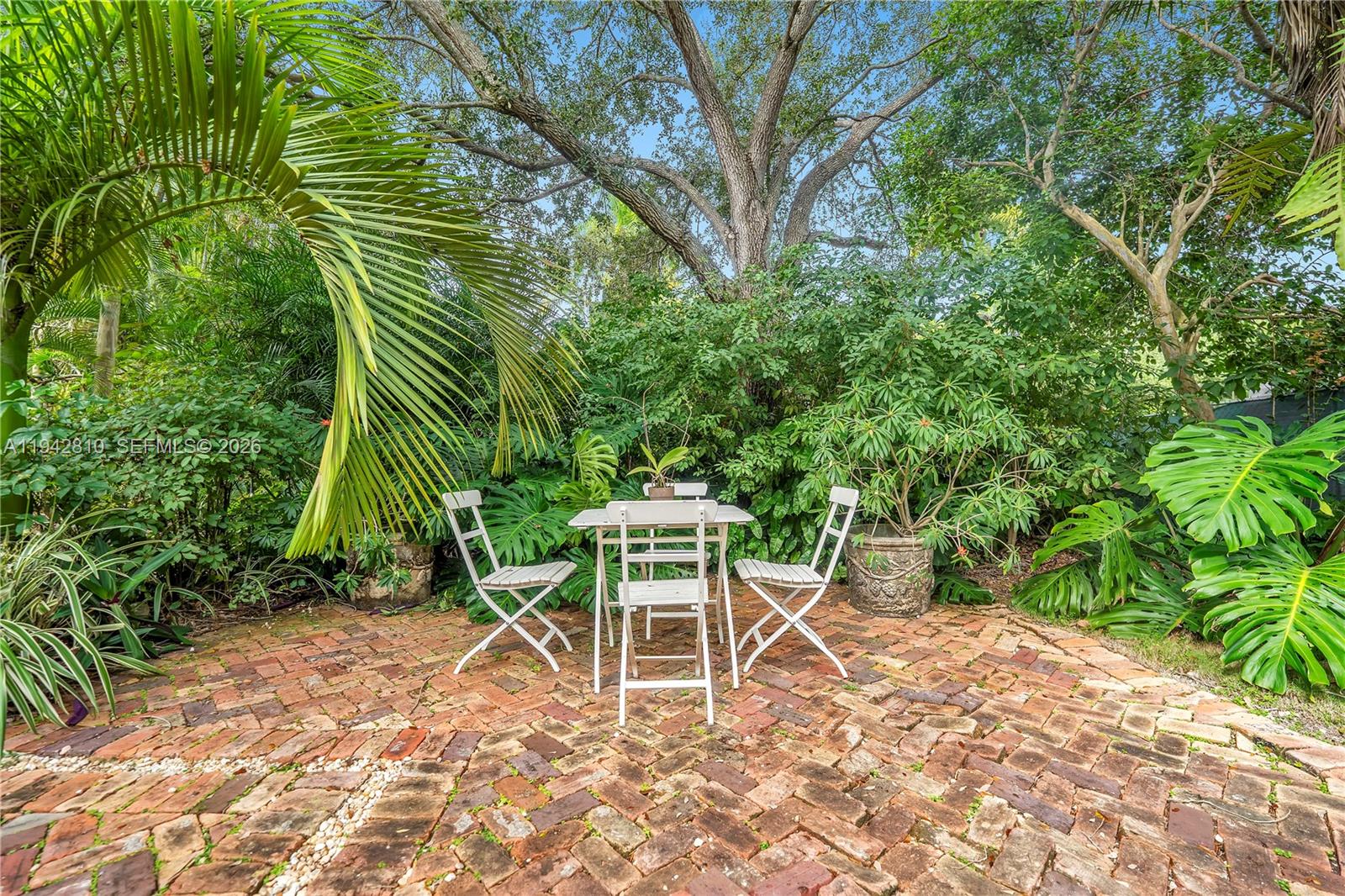 2496-2490 Abaco Ave Miami, FL 33133