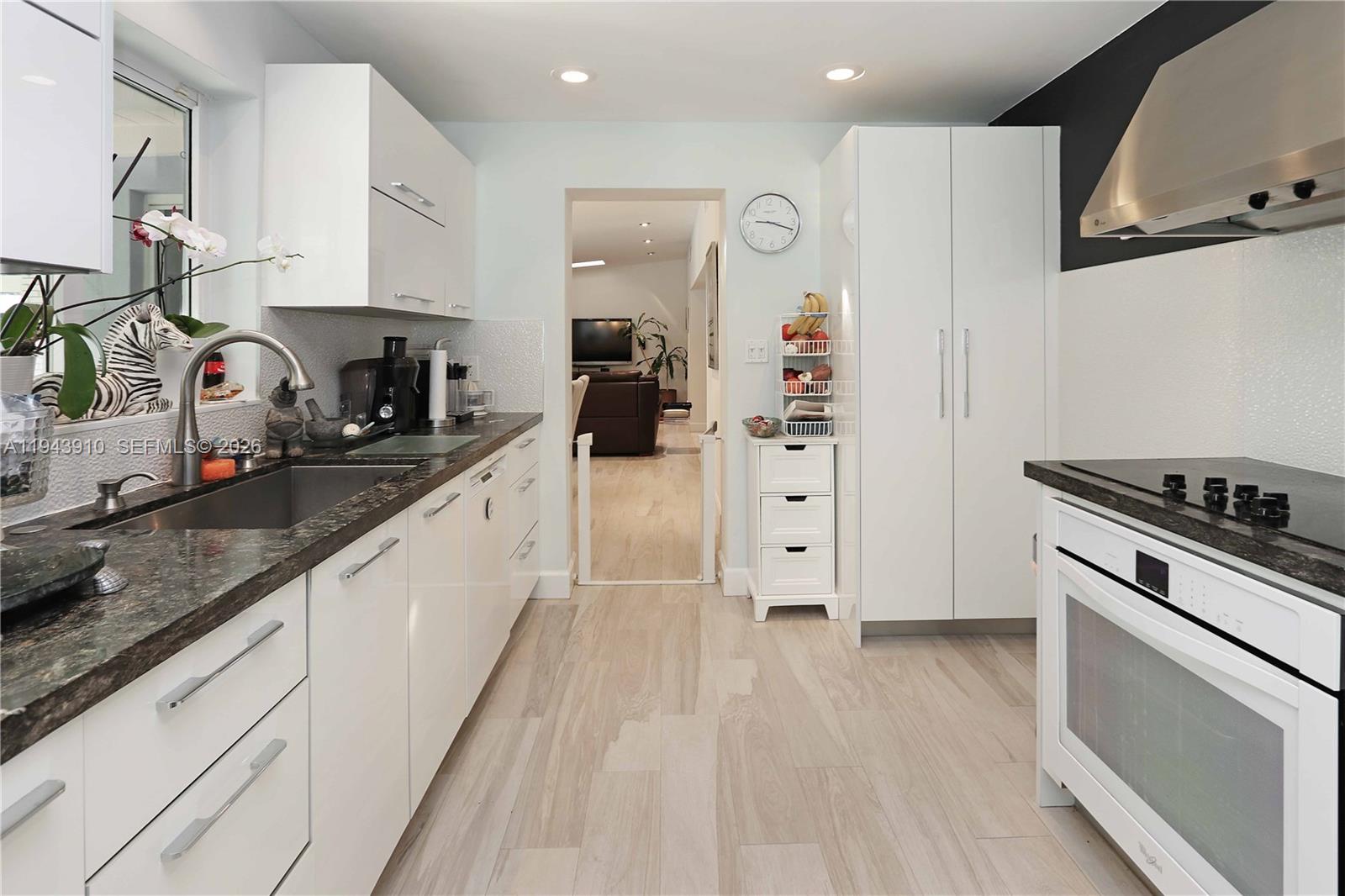 6221 SW 65th Ave South Miami, FL 33143