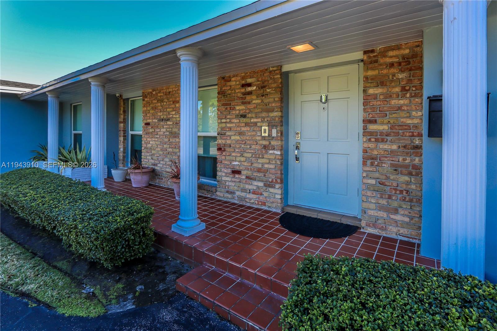 6221 SW 65th Ave South Miami, FL 33143