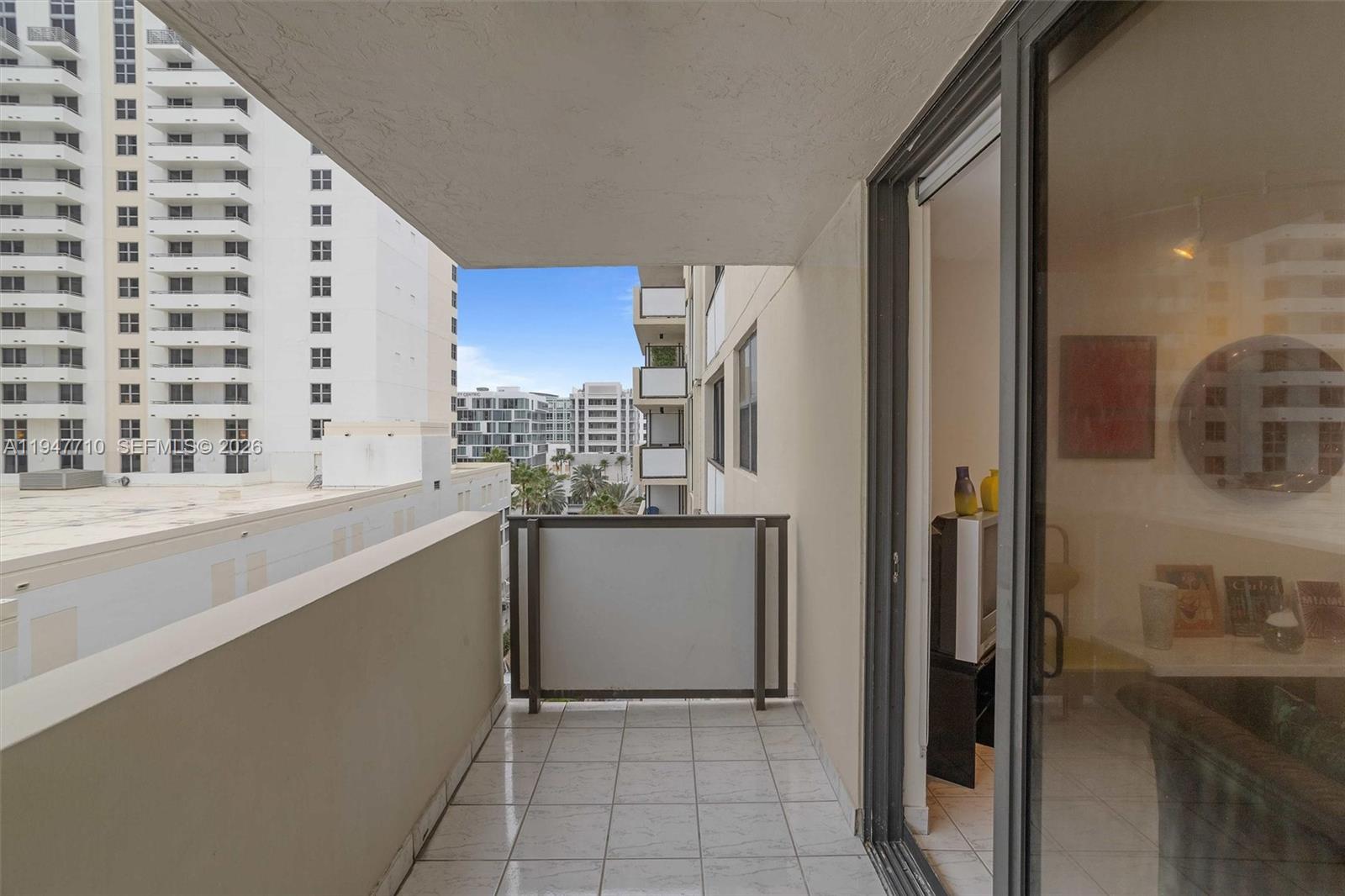 1623 Collins Ave #812 Miami Beach, FL 33139