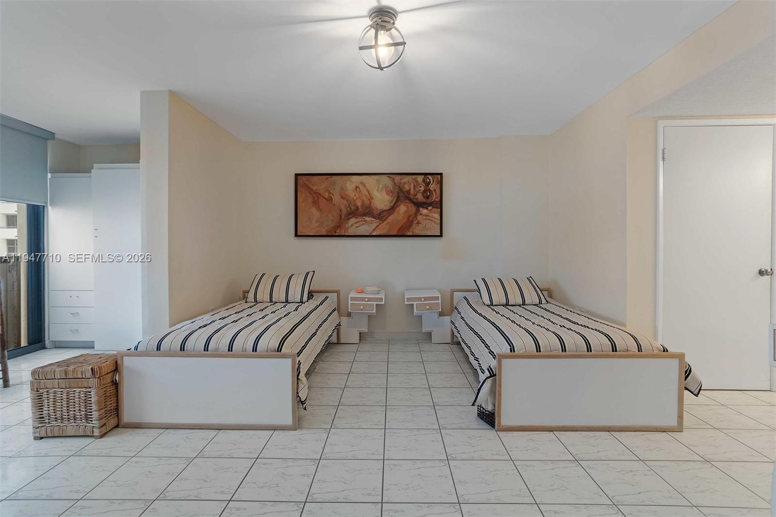 1623 Collins Ave #812 Miami Beach, FL 33139