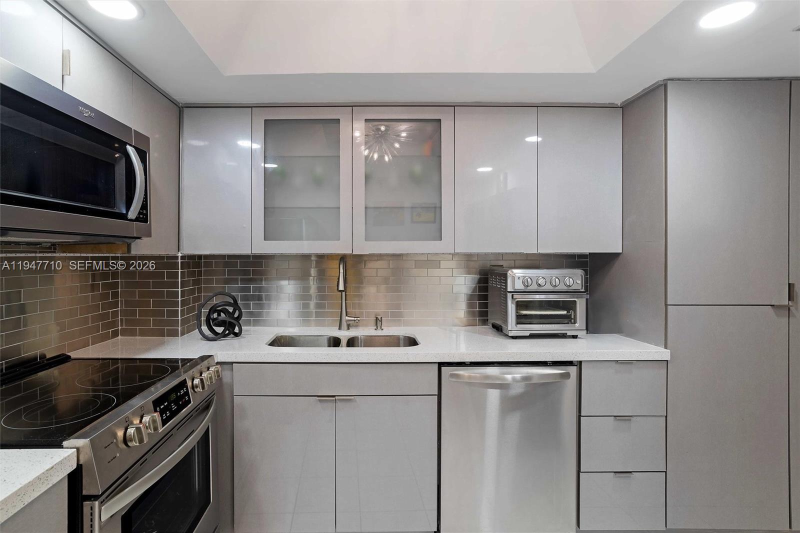 1623 Collins Ave #812 Miami Beach, FL 33139