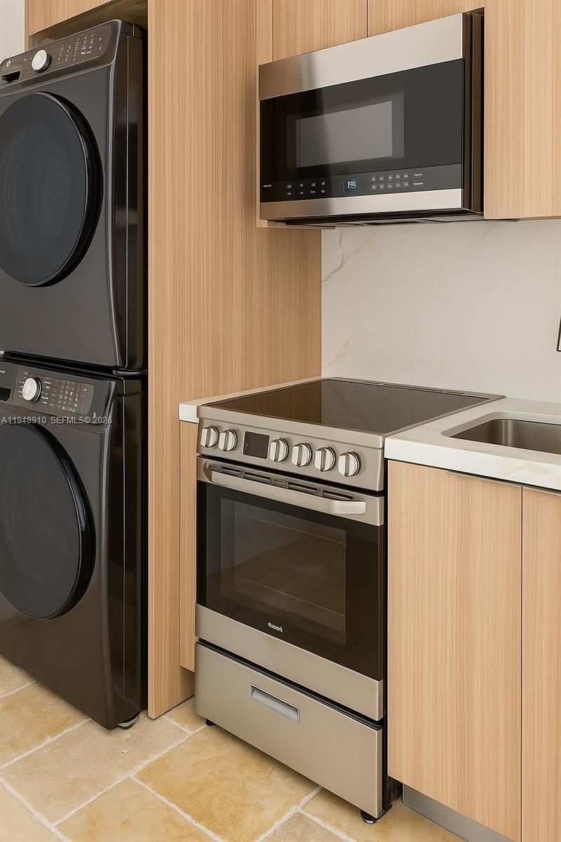 1201 Diplomat Pkwy Hollywood, FL 33019