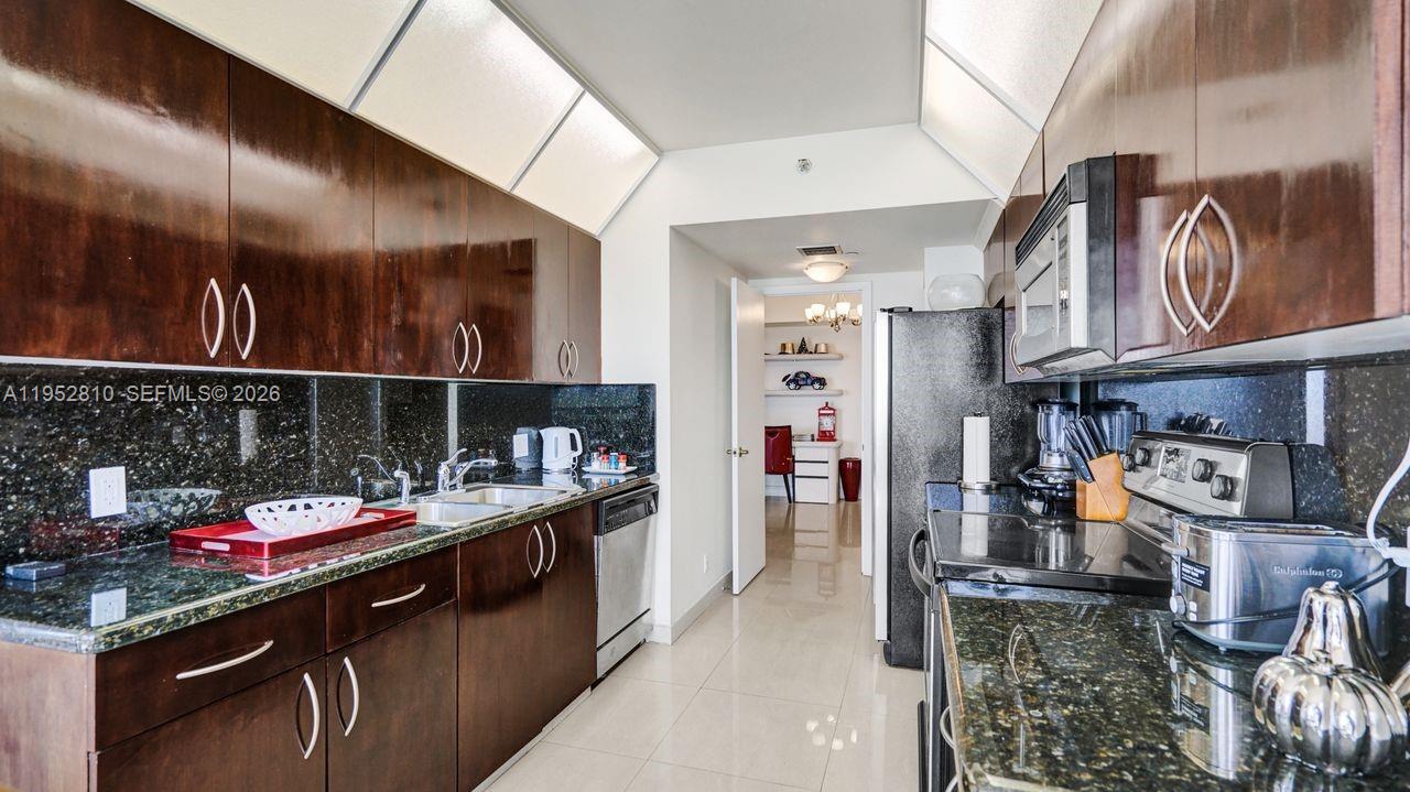 20281 E Country Clb Dr #809 Aventura, FL 33180