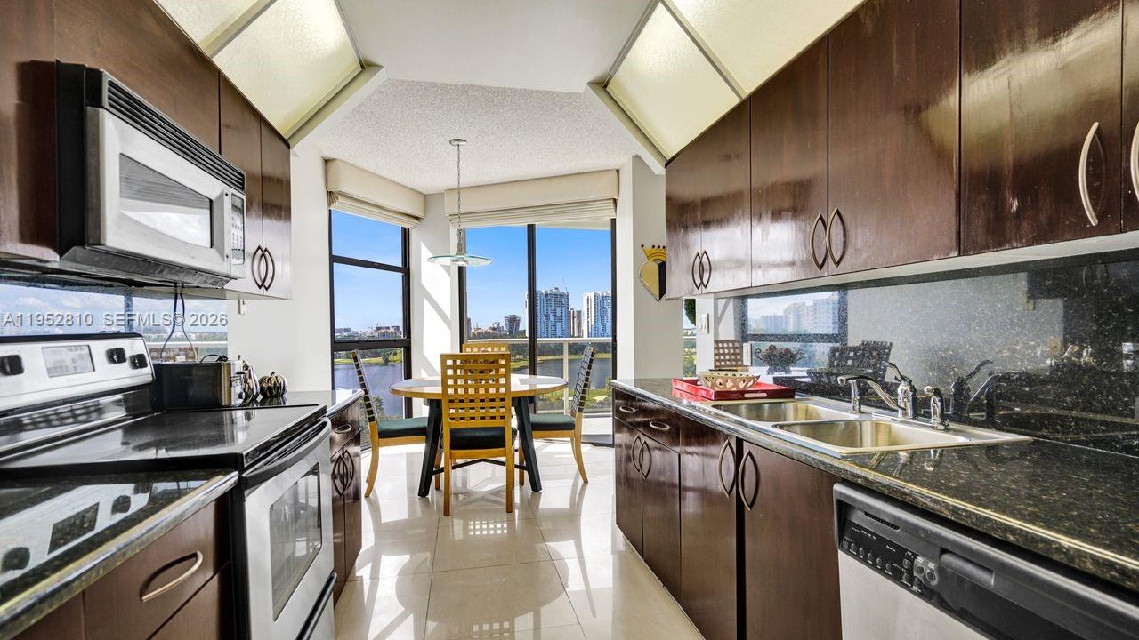 20281 E Country Clb Dr #809 Aventura, FL 33180