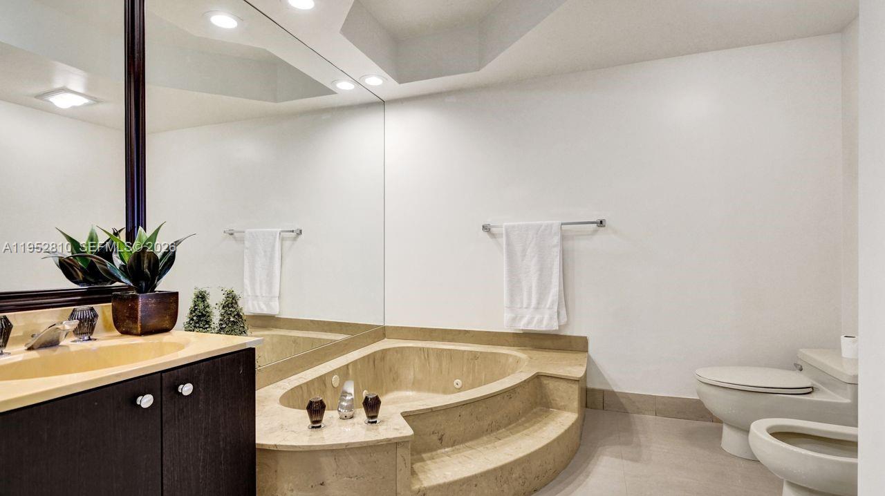 20281 E Country Clb Dr #809 Aventura, FL 33180