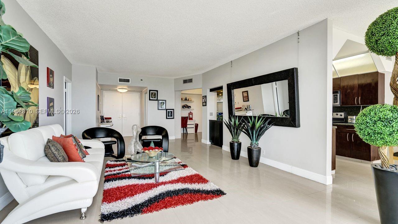 20281 E Country Clb Dr #809 Aventura, FL 33180