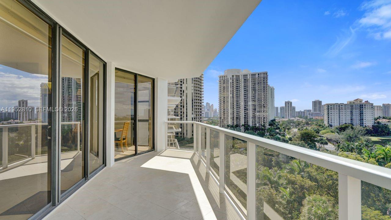 20281 E Country Clb Dr #809 Aventura, FL 33180