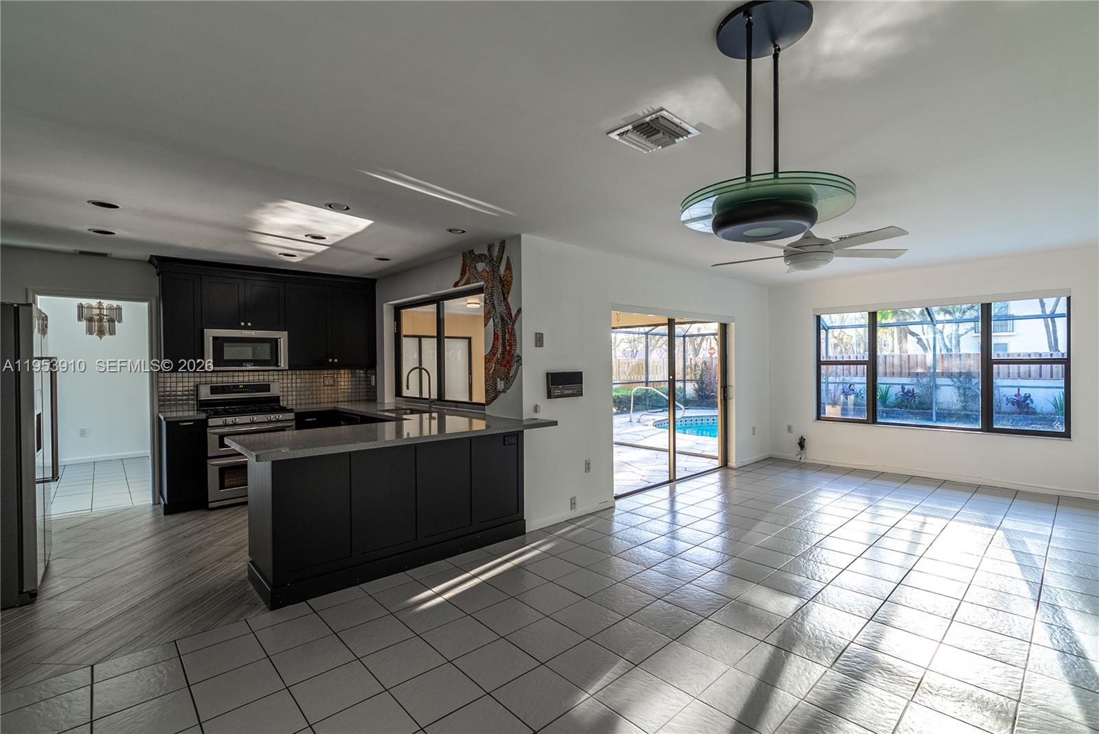 6371 Hutchinson Rd Miami Lakes, FL 33014