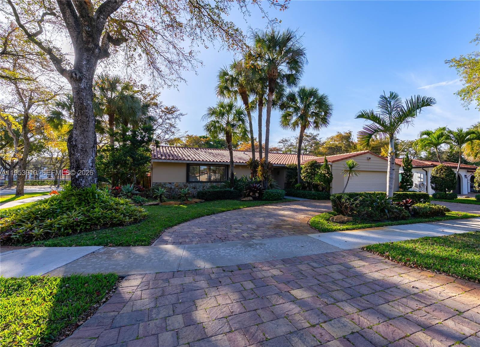 6371 Hutchinson Rd Miami Lakes, FL 33014