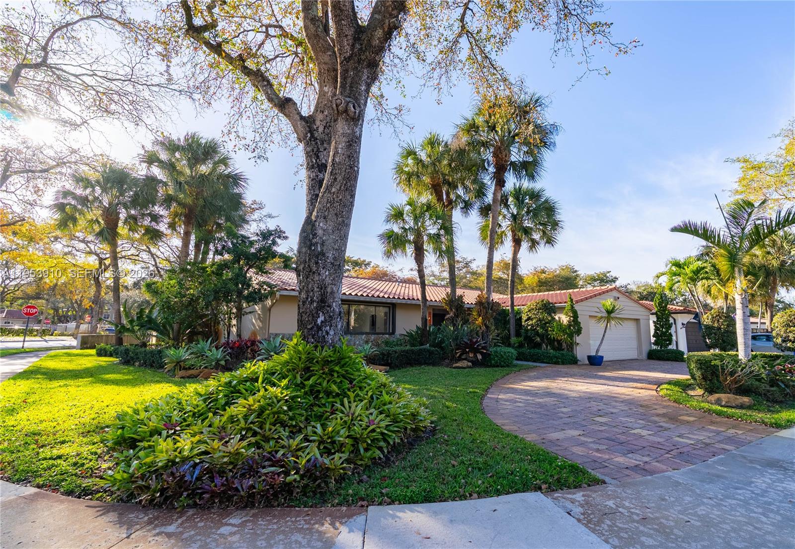 6371 Hutchinson Rd Miami Lakes, FL 33014