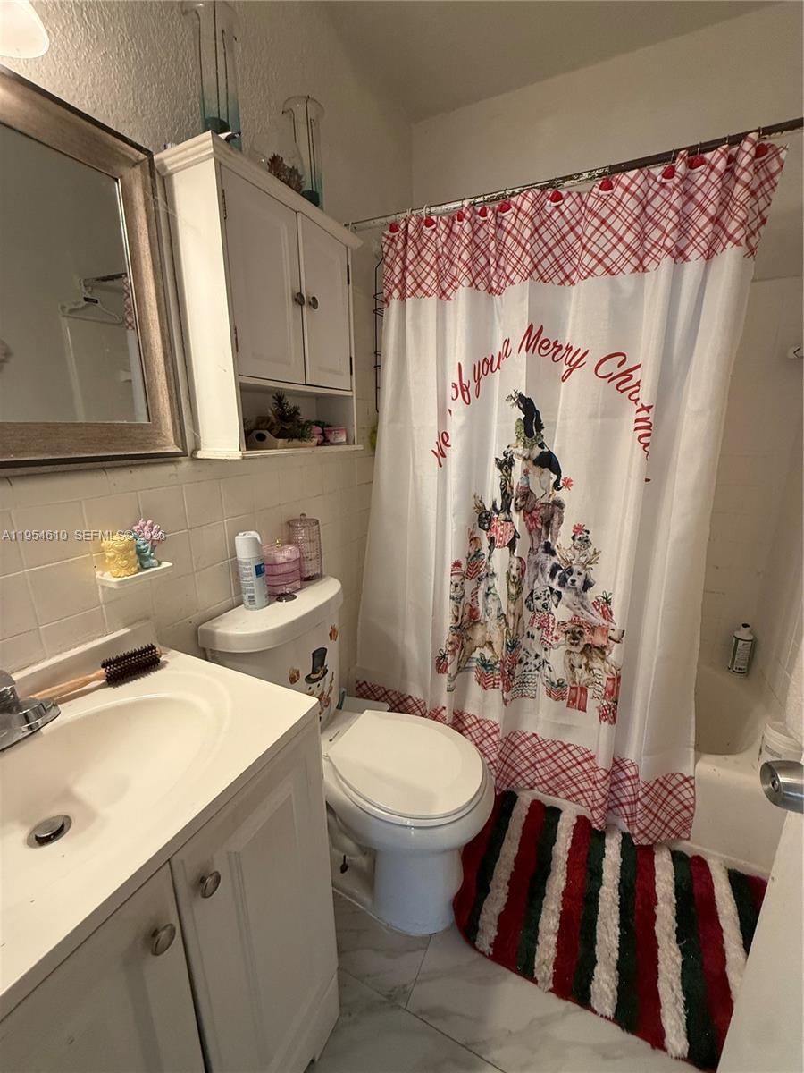 1041 NW 30th St Miami, FL 33127