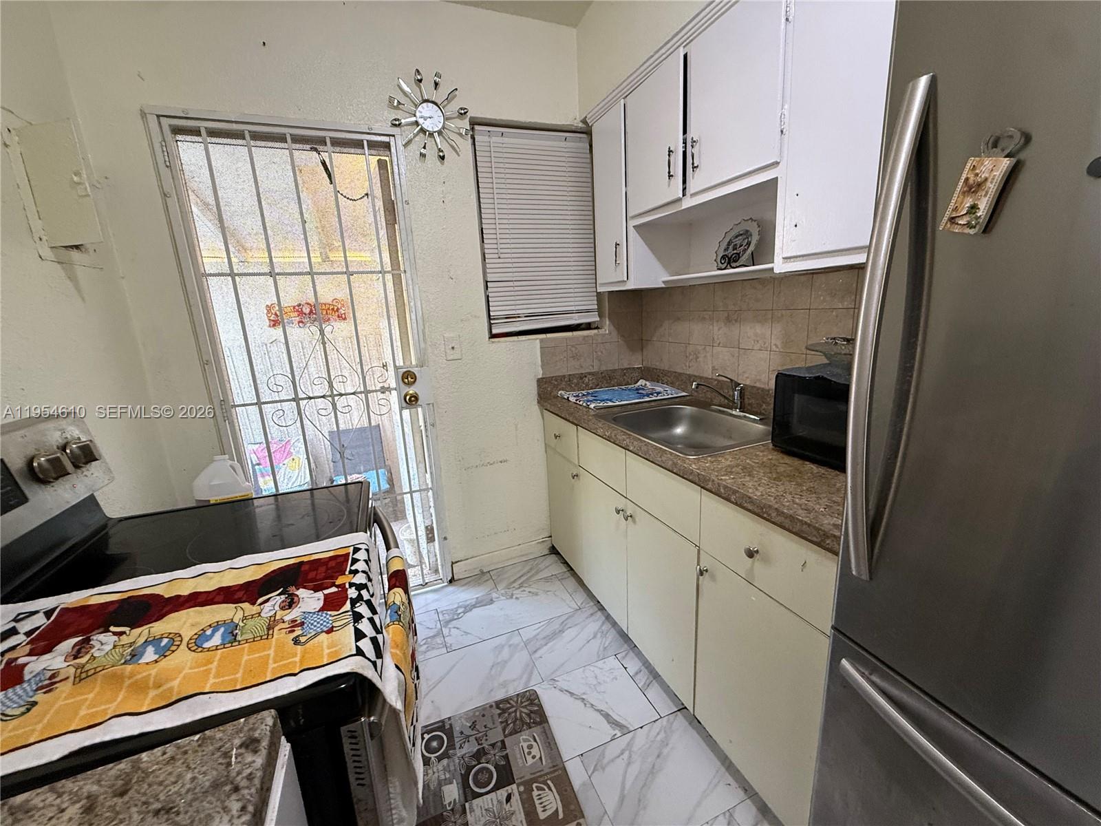 1041 NW 30th St Miami, FL 33127