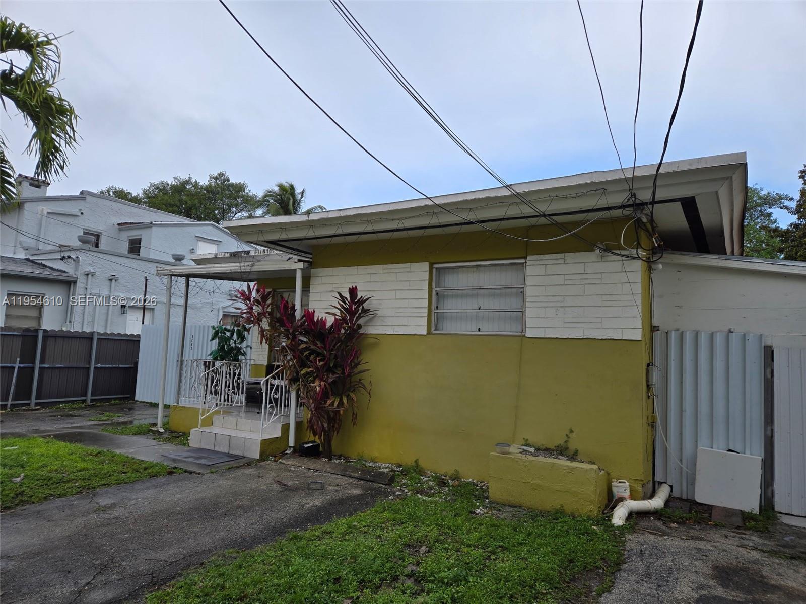 1041 NW 30th St Miami, FL 33127