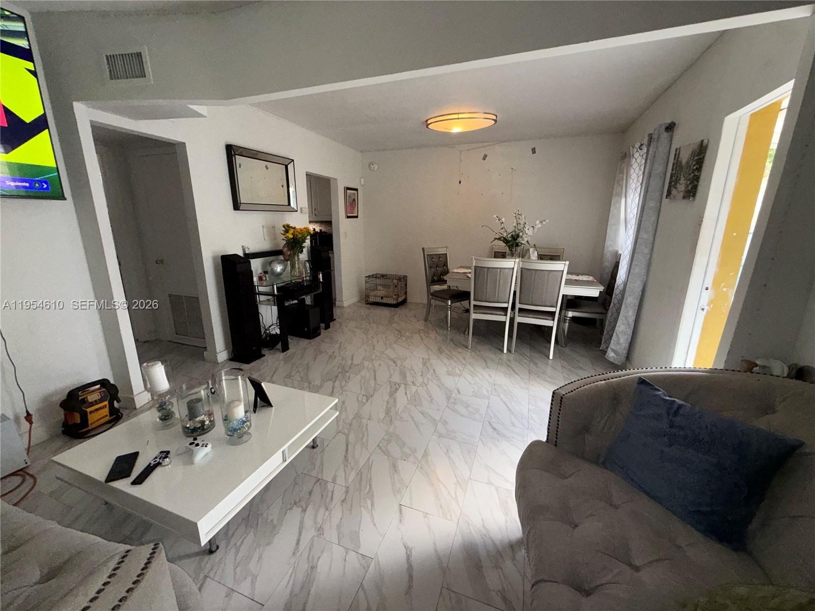 1041 NW 30th St Miami, FL 33127