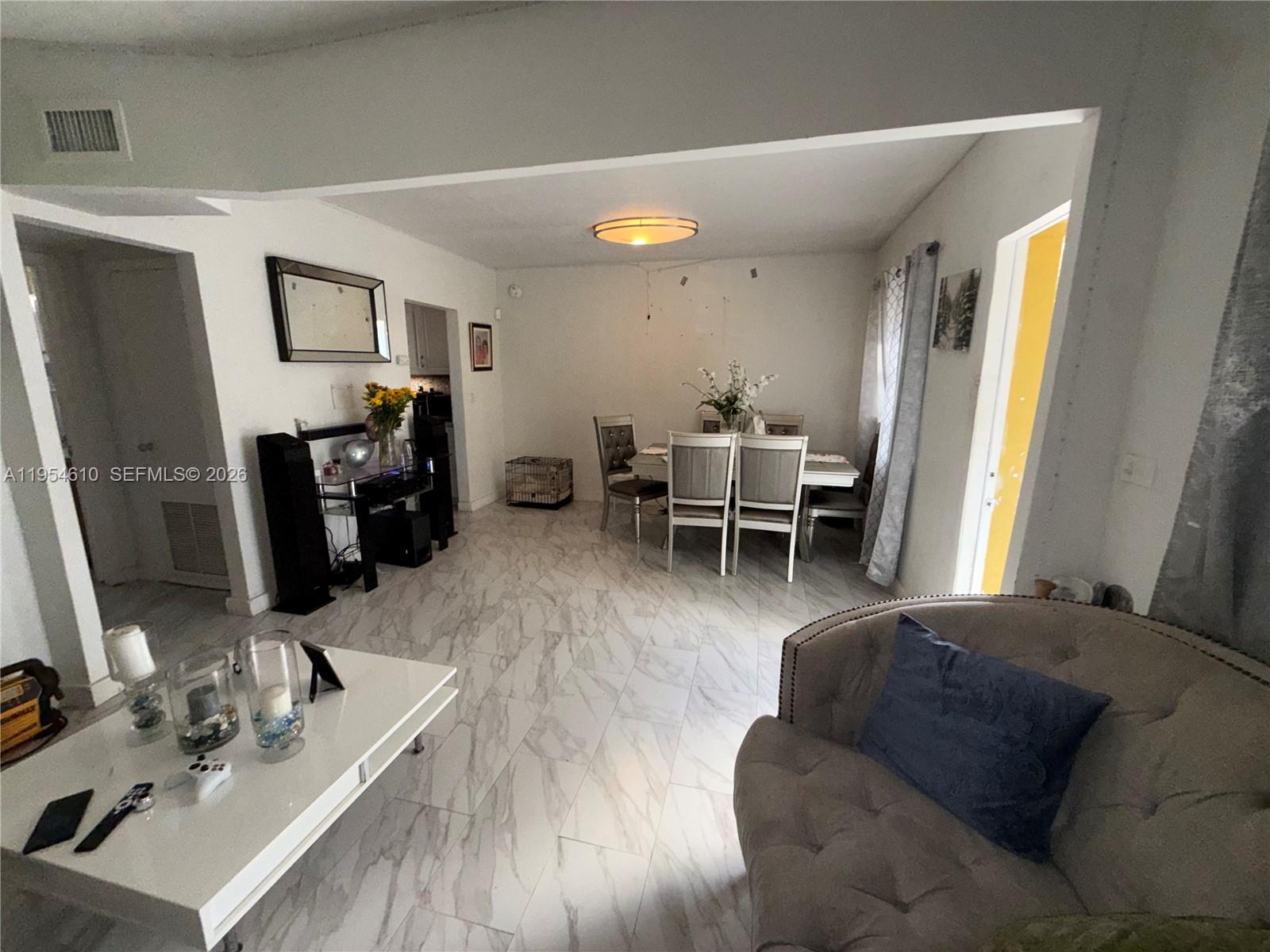 1041 NW 30th St Miami, FL 33127