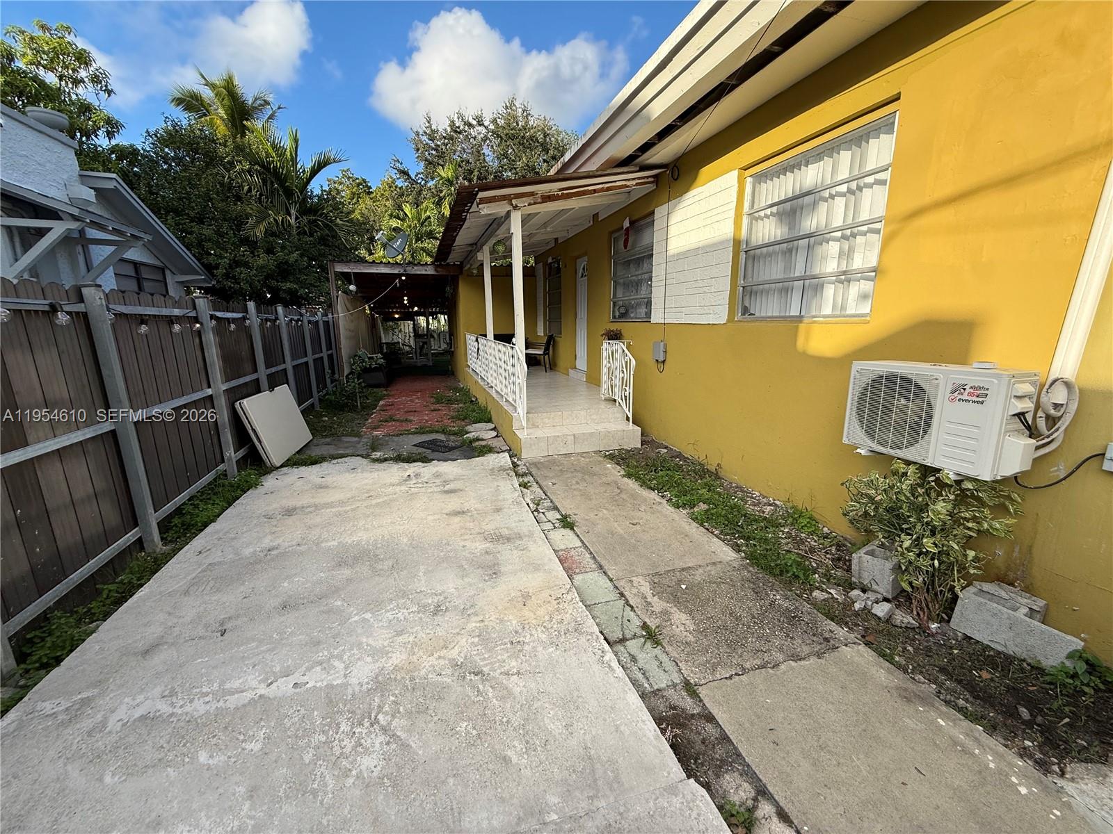 1041 NW 30th St Miami, FL 33127