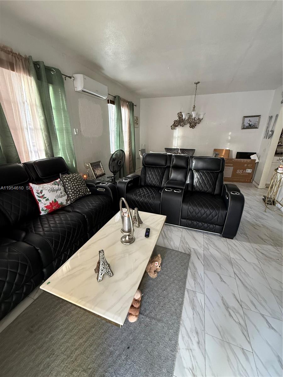 1041 NW 30th St Miami, FL 33127