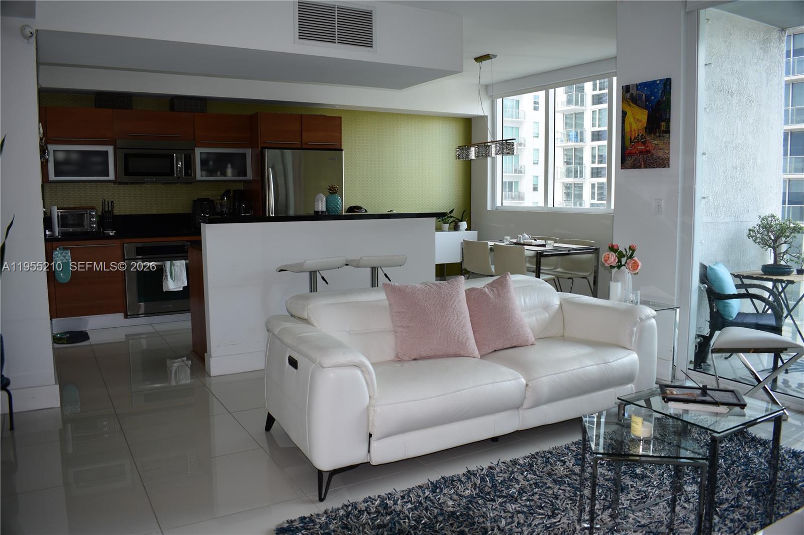 image Vizcayne South20