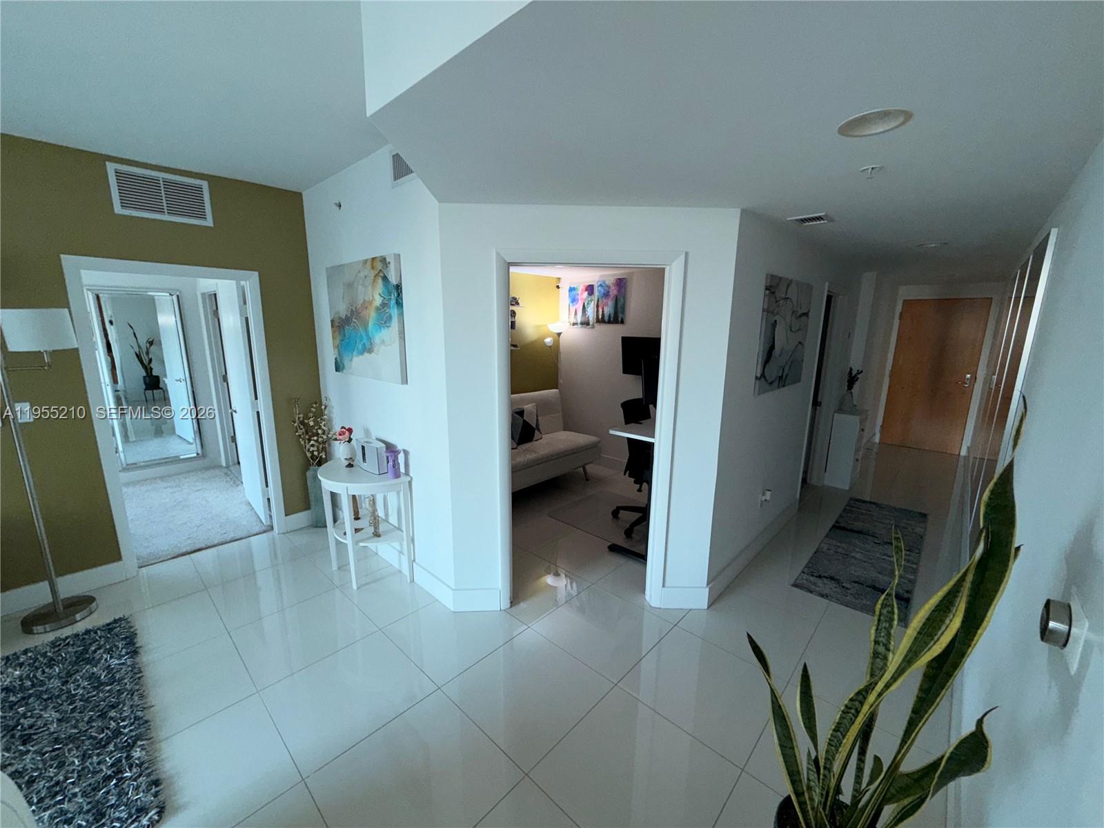 image Vizcayne South21