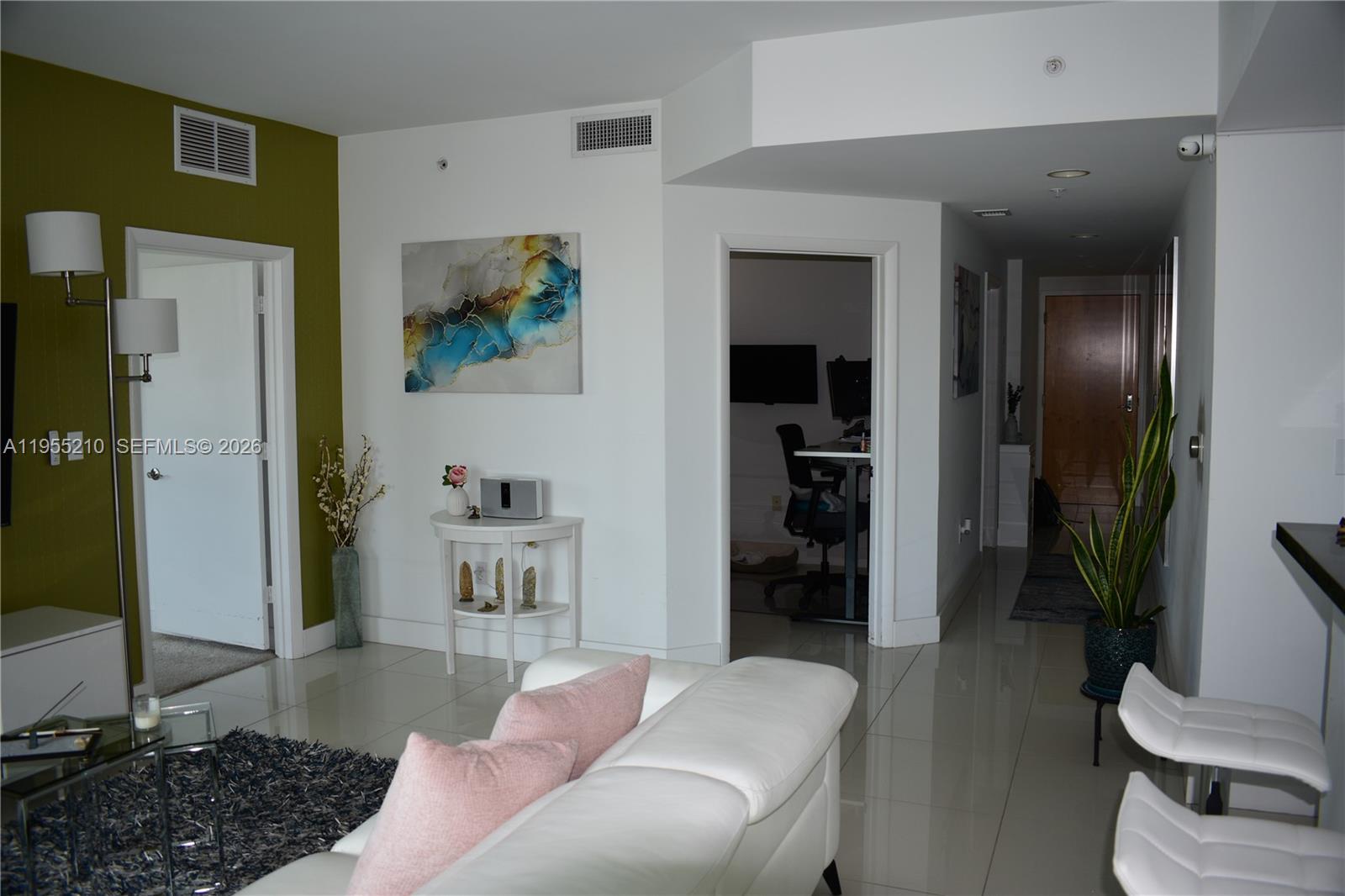 image Vizcayne South22