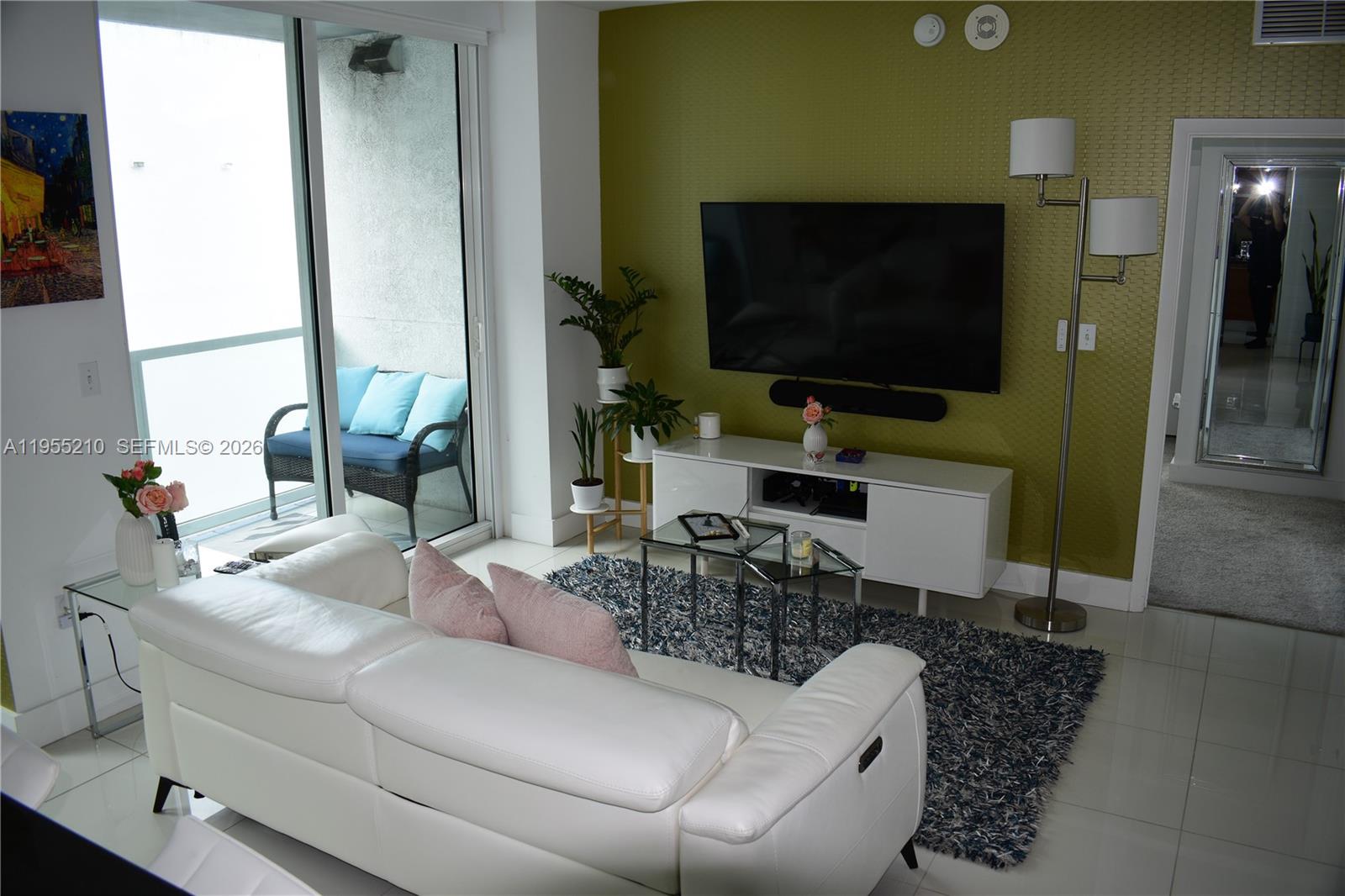 image Vizcayne South23