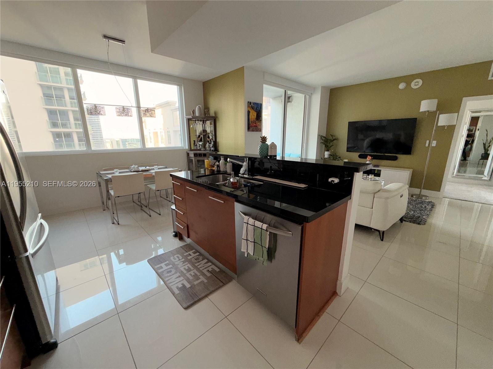 image Vizcayne South25