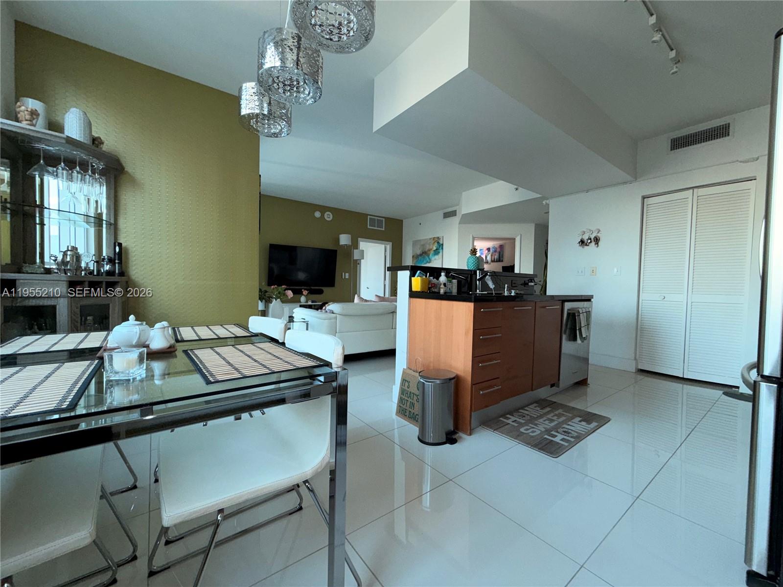 image Vizcayne South35