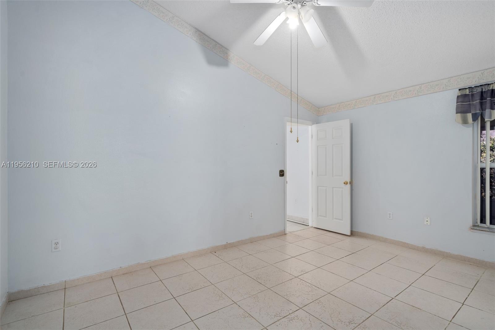 327 Ridge Ct Other, FL 32712