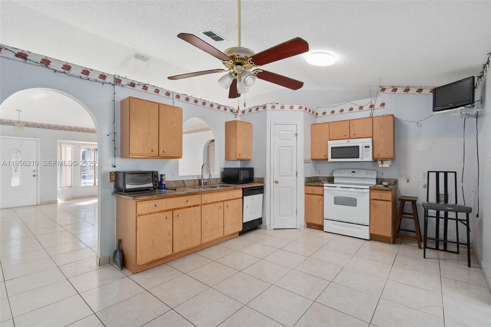 327 Ridge Ct Other, FL 32712